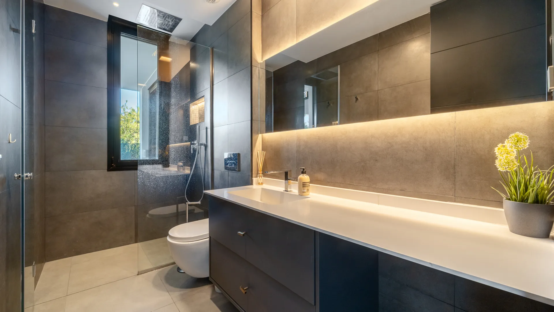 5 bedrooms villa in Andalucia Alta for sale