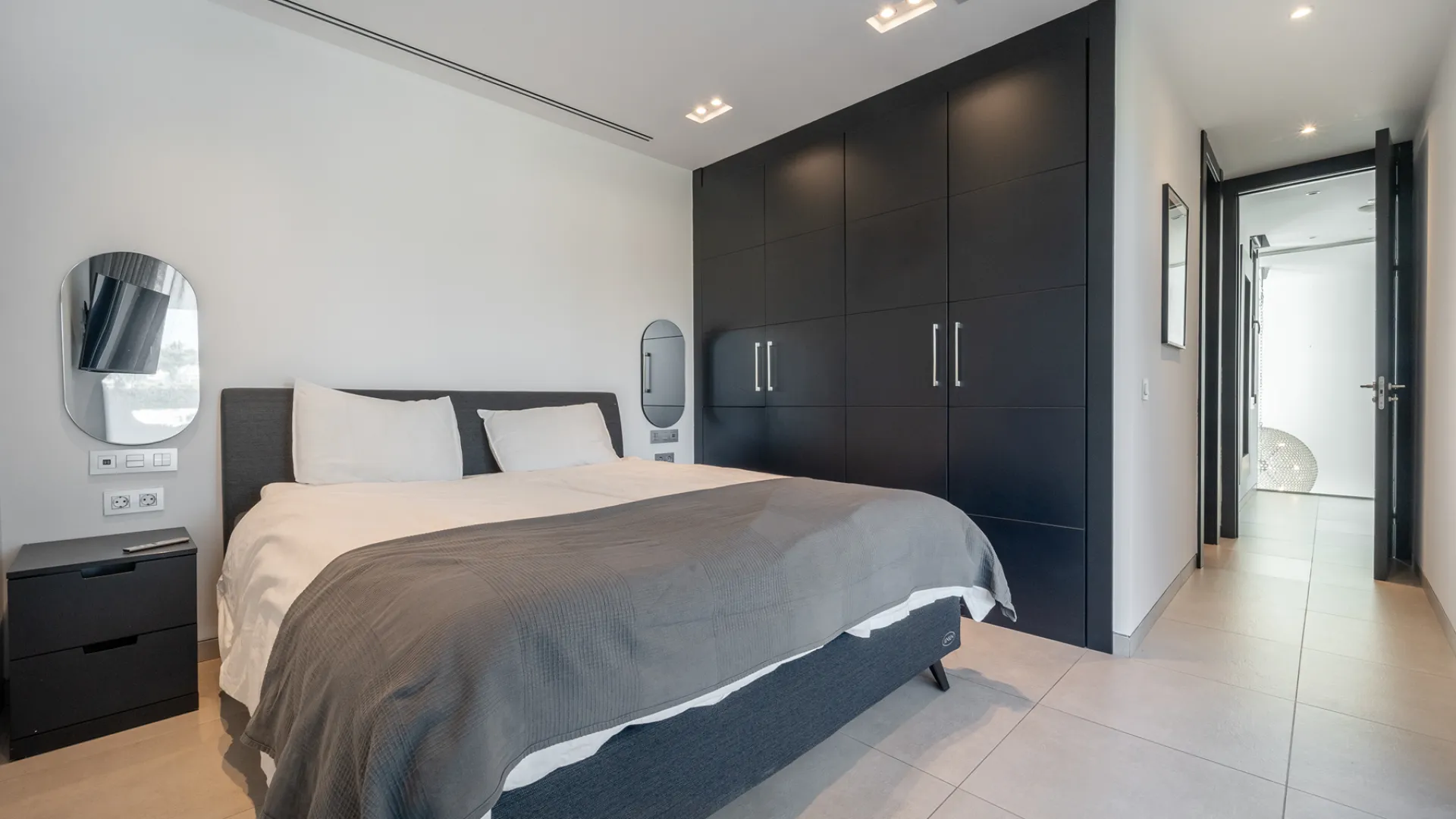 5 bedrooms villa in Andalucia Alta for sale