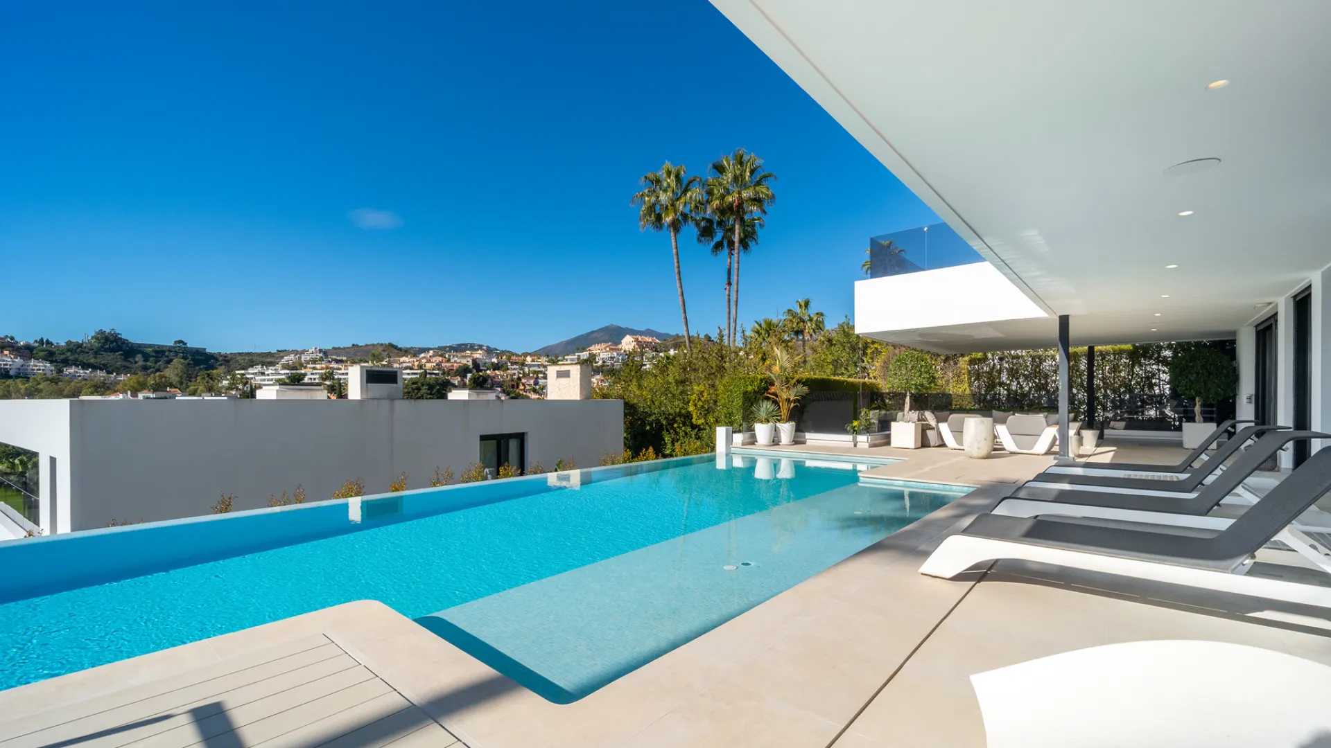 5 bedrooms villa in Andalucia Alta for sale