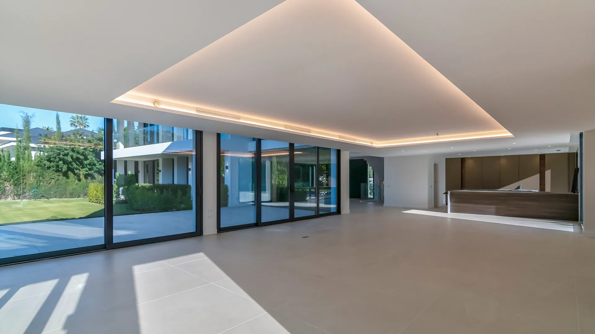 For sale 5 bedrooms villa in Kings & Queens