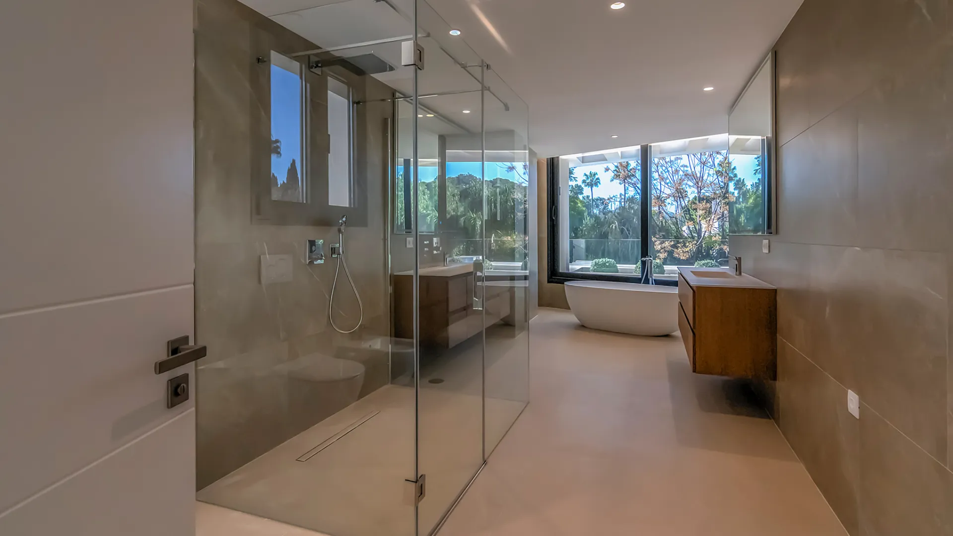 For sale 5 bedrooms villa in Kings & Queens