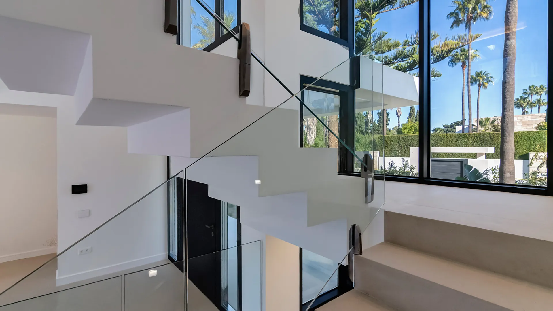 For sale 5 bedrooms villa in Kings & Queens