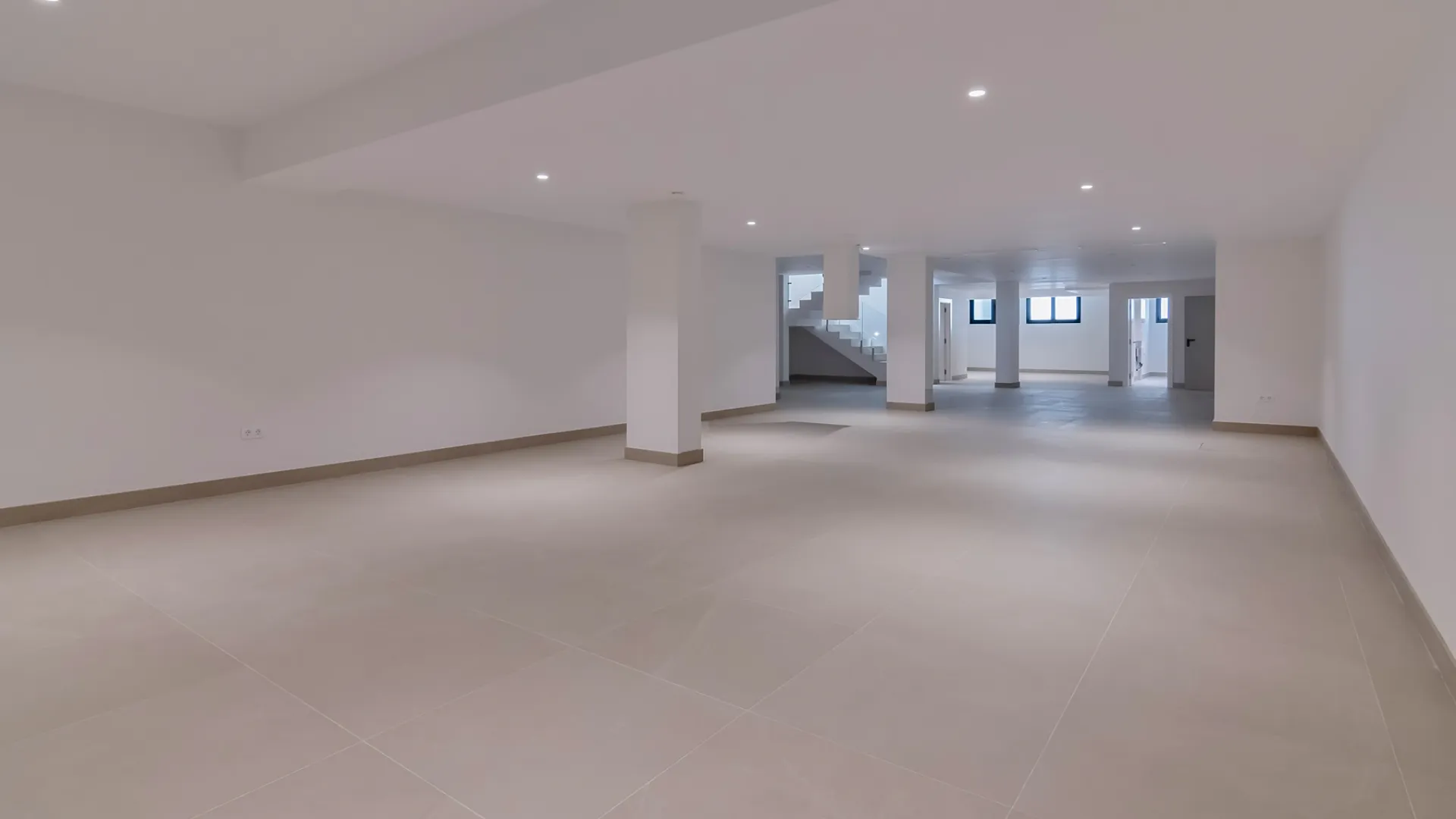 For sale 5 bedrooms villa in Kings & Queens