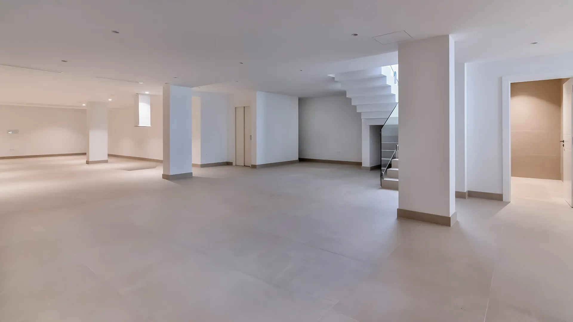 For sale 5 bedrooms villa in Kings & Queens