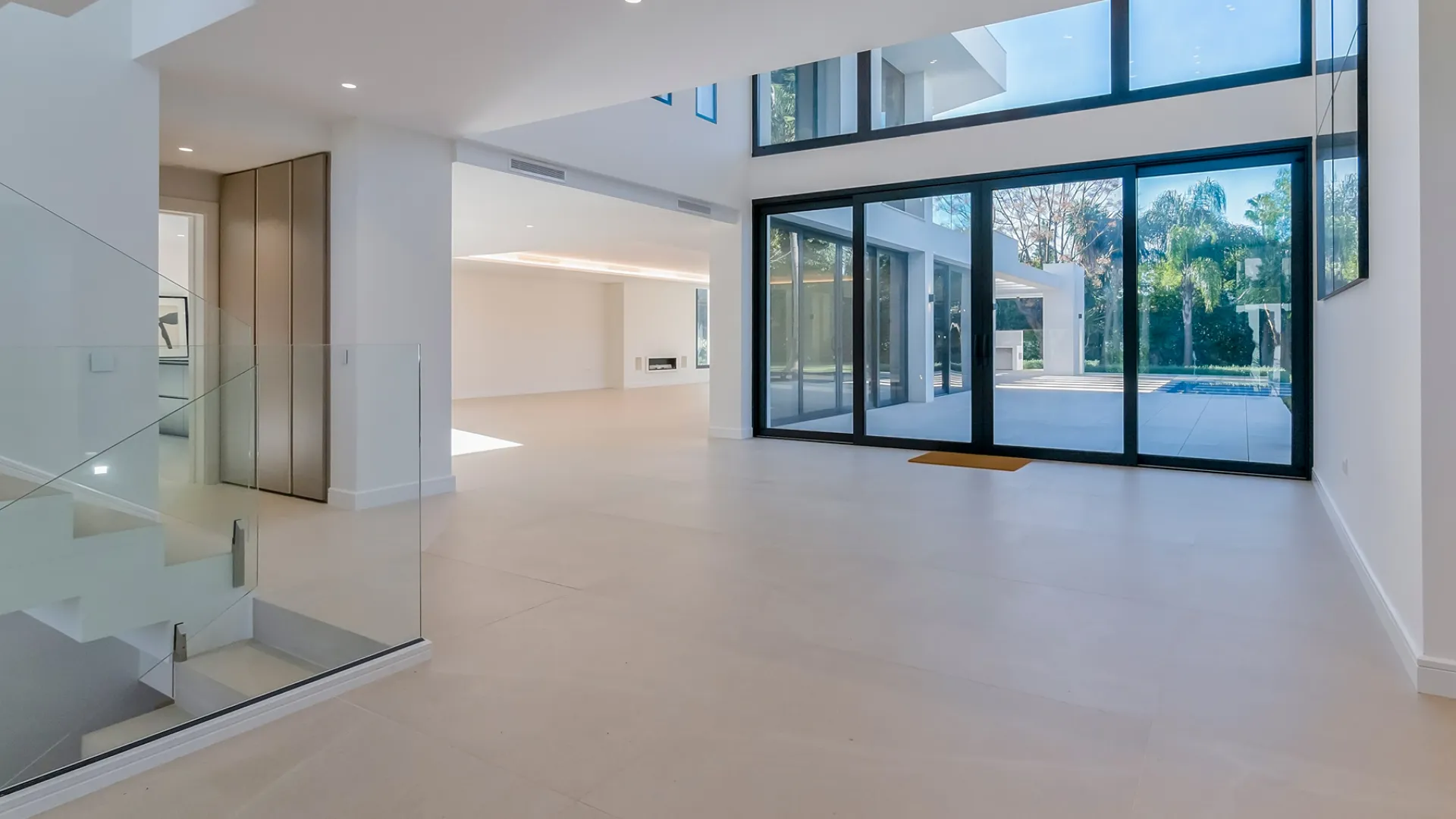 For sale 5 bedrooms villa in Kings & Queens