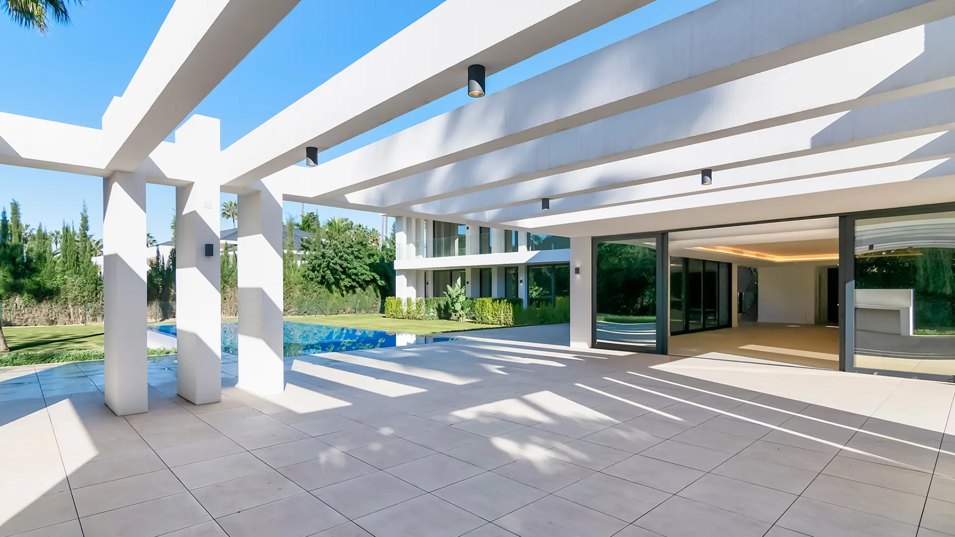 For sale 5 bedrooms villa in Kings & Queens