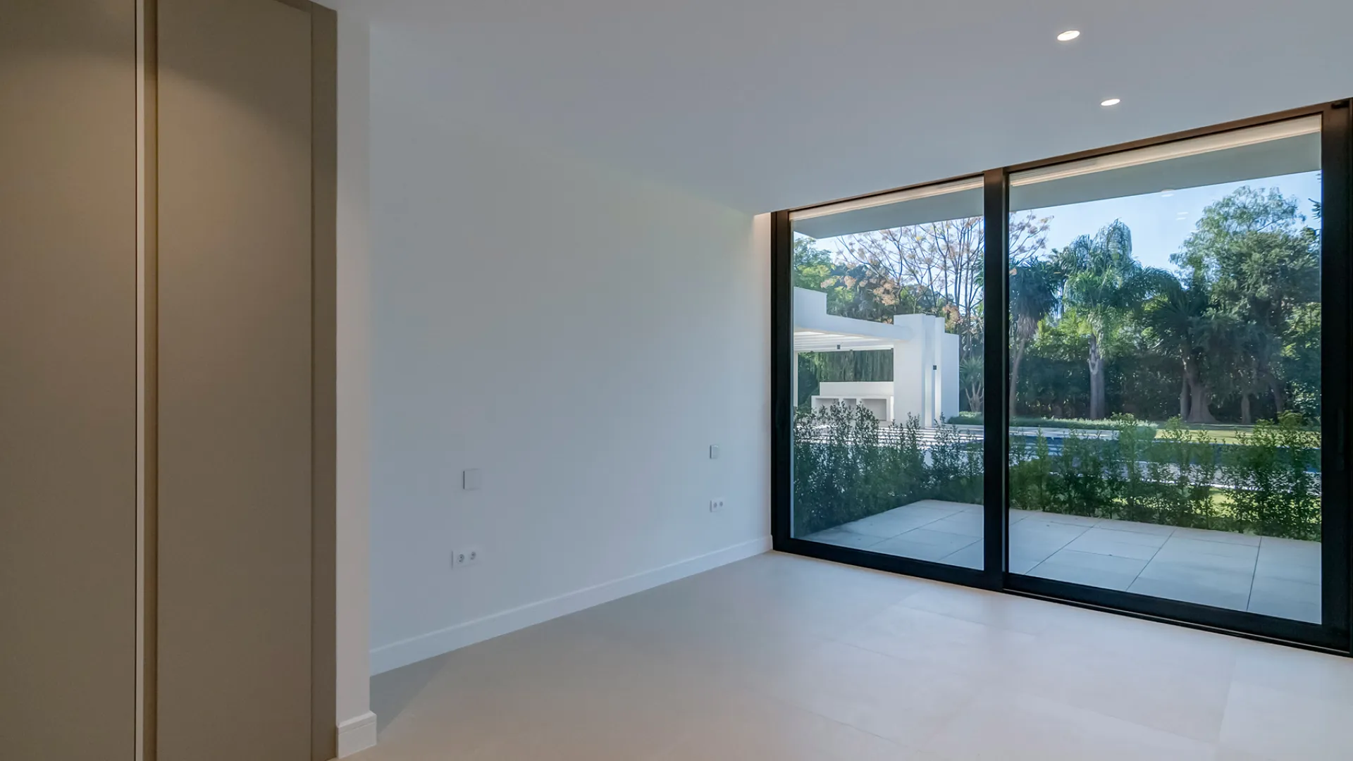 For sale 5 bedrooms villa in Kings & Queens