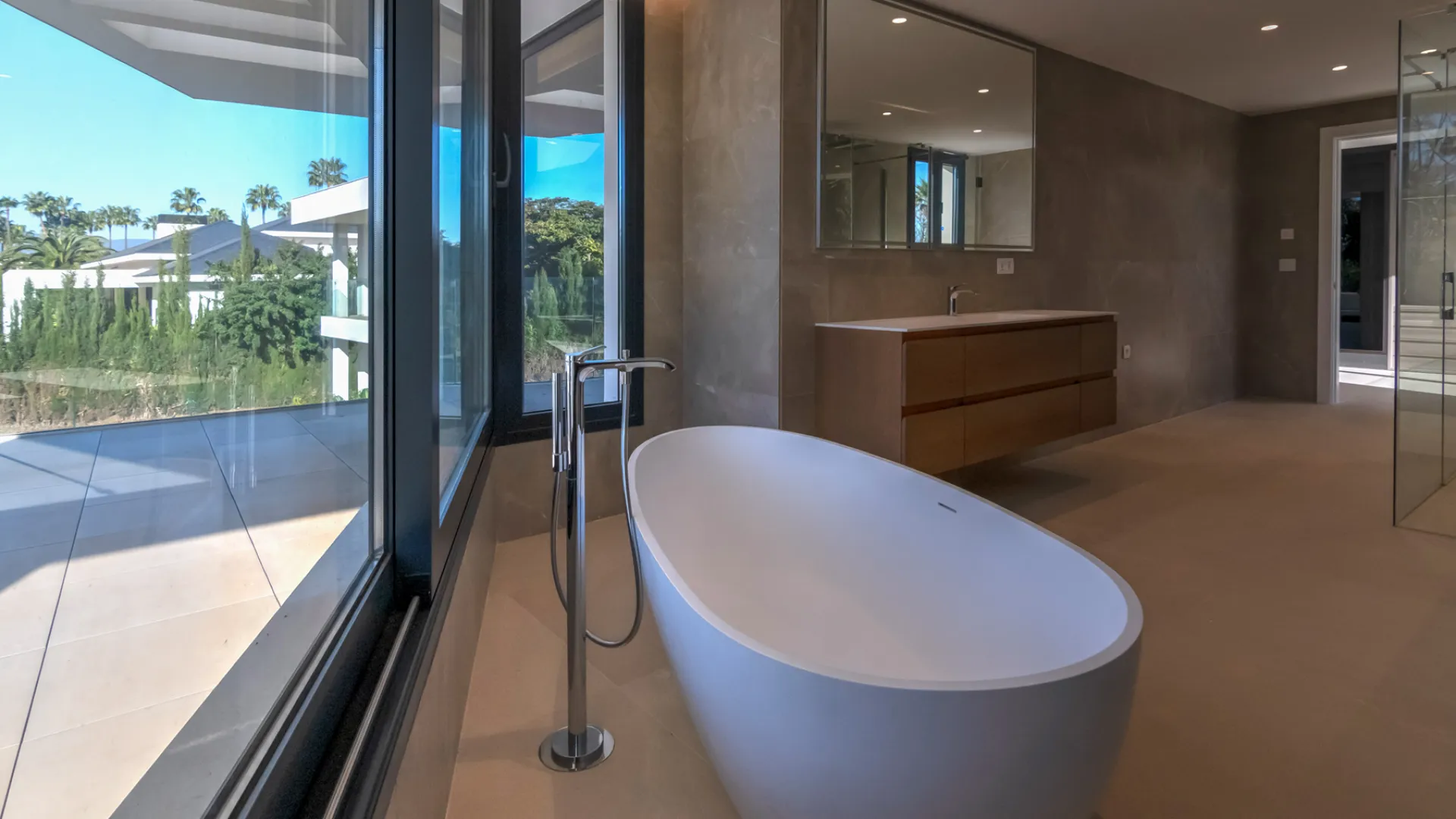 For sale 5 bedrooms villa in Kings & Queens