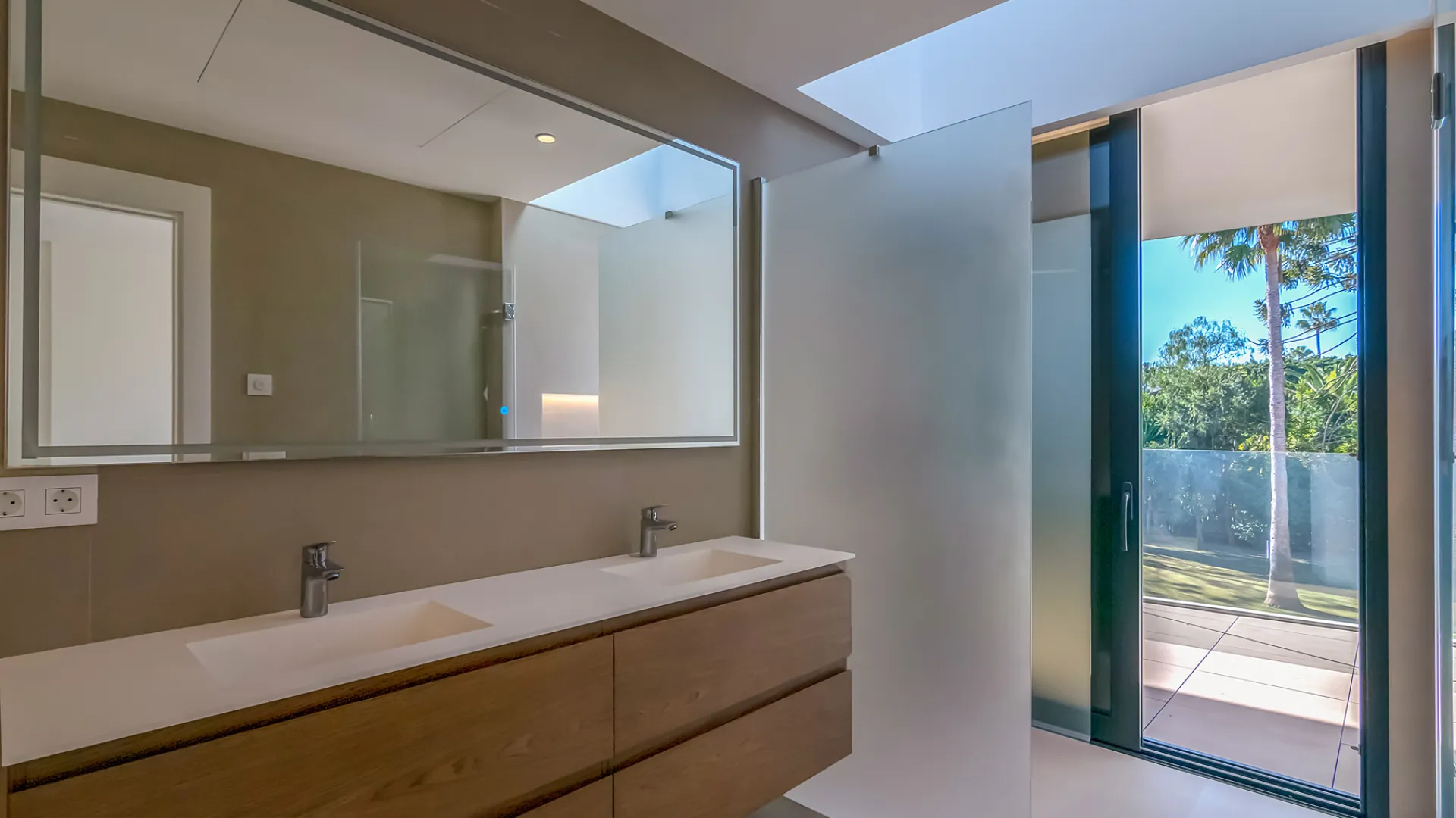 For sale 5 bedrooms villa in Kings & Queens