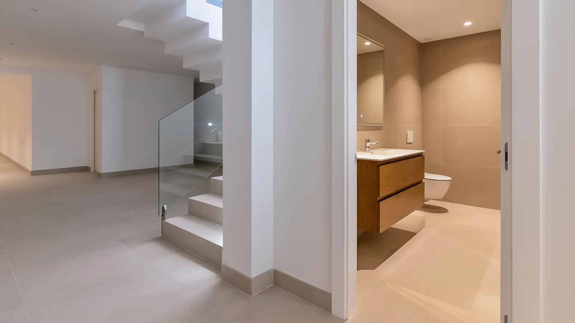 For sale 5 bedrooms villa in Kings & Queens