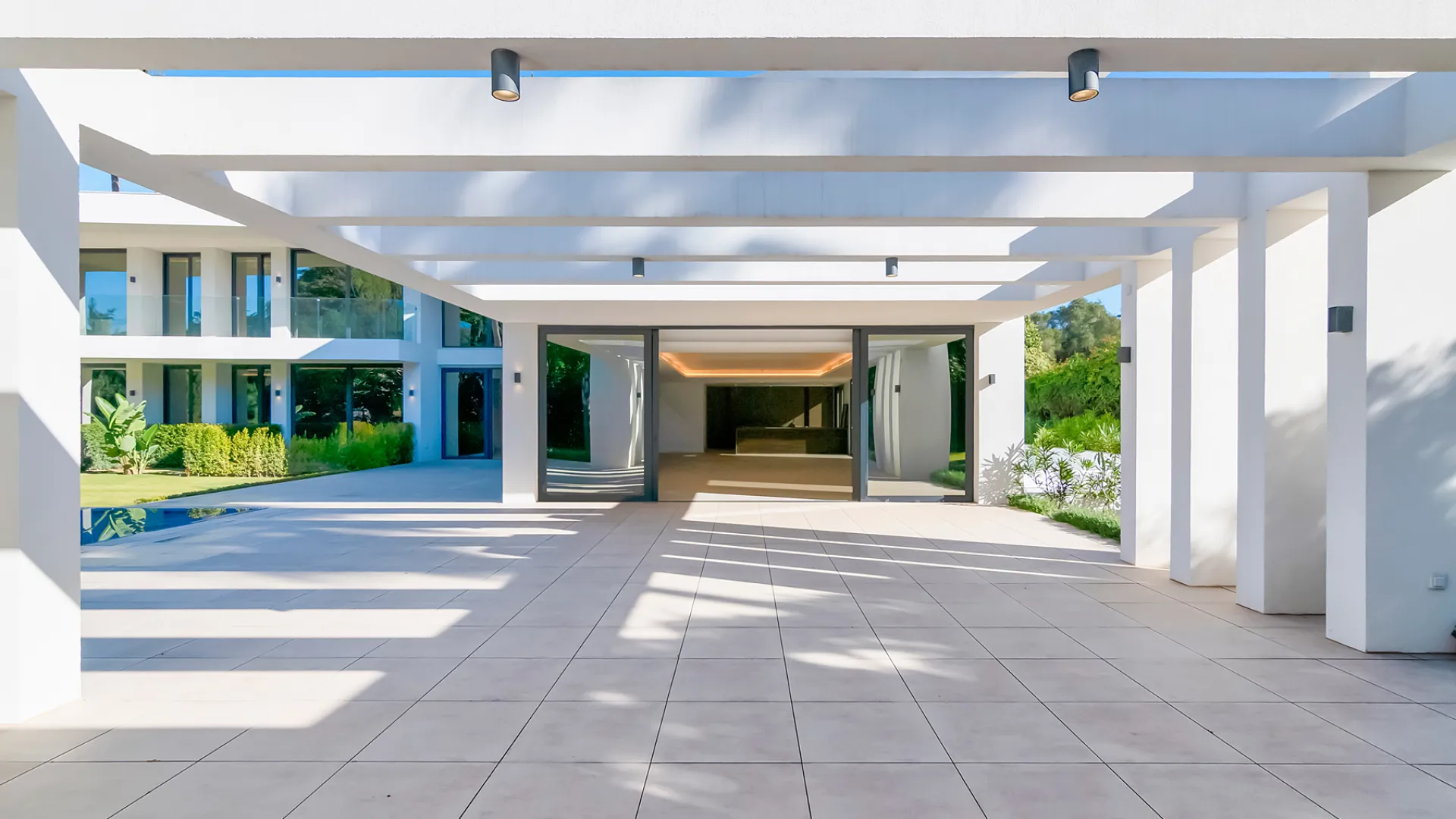 For sale 5 bedrooms villa in Kings & Queens