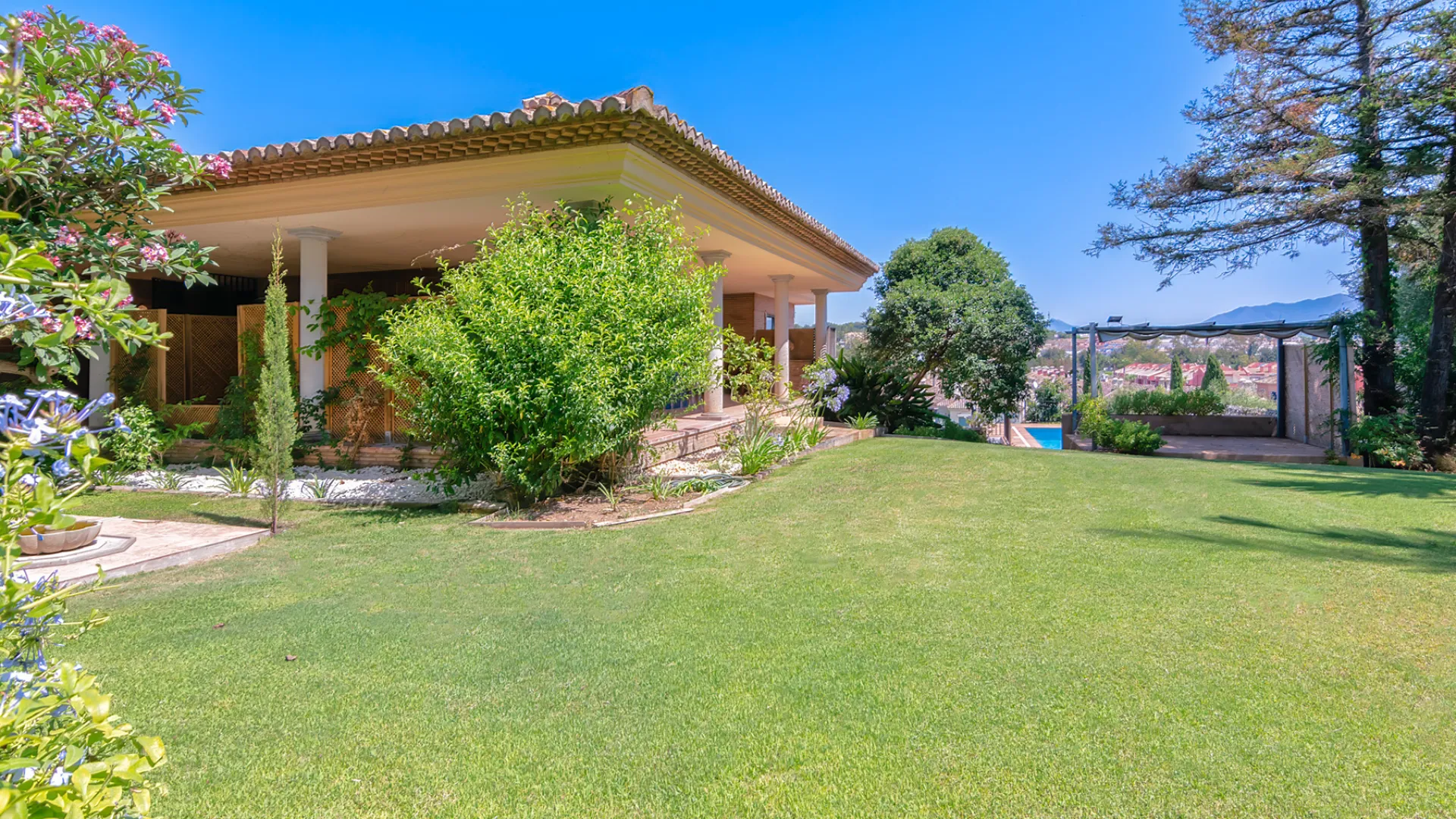 Comprar villa en Zona B con 5 dormitorios