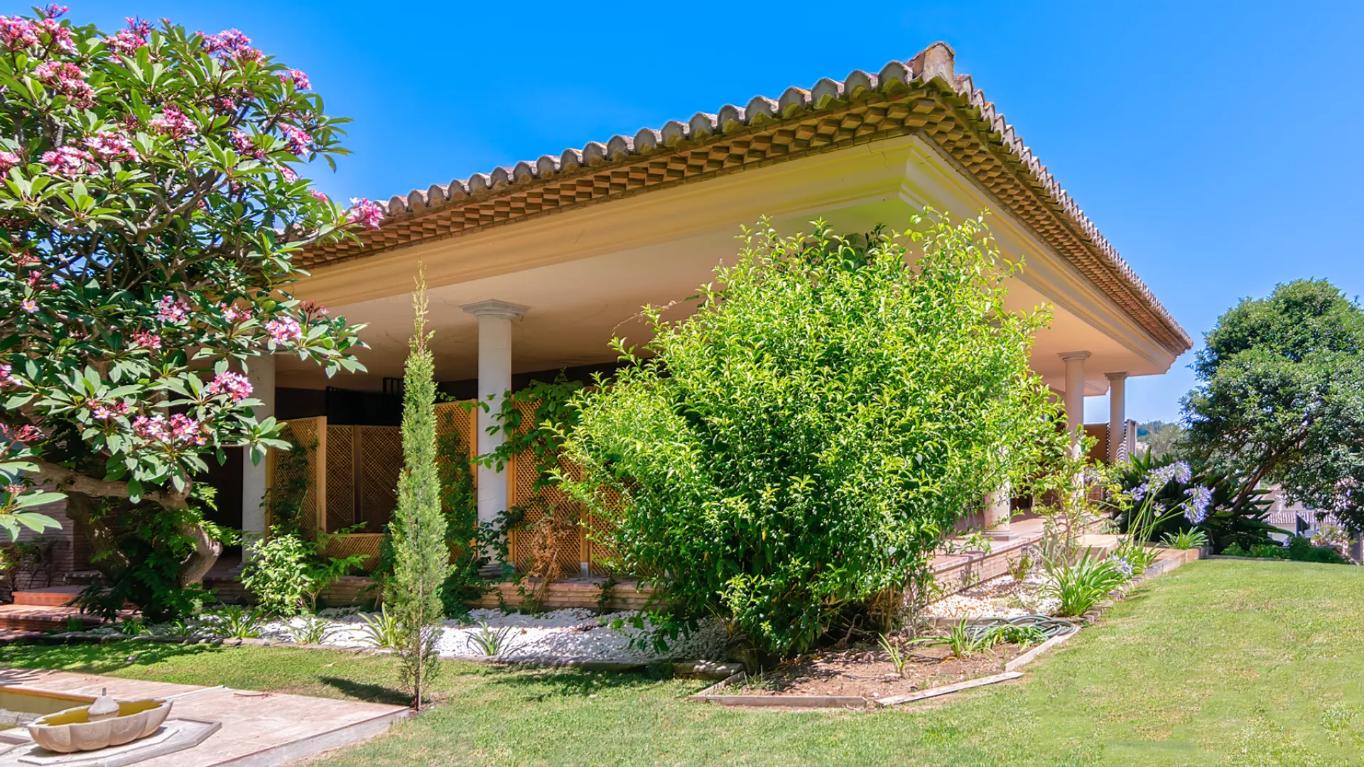 Comprar villa en Zona B con 5 dormitorios