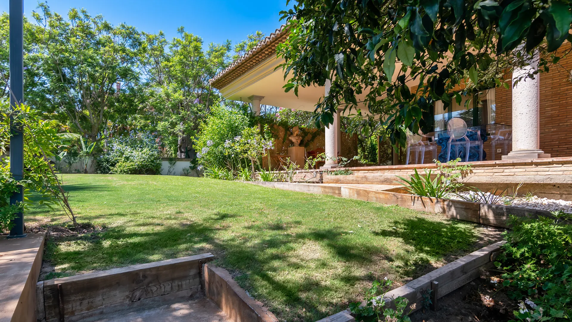Comprar villa en Zona B con 5 dormitorios