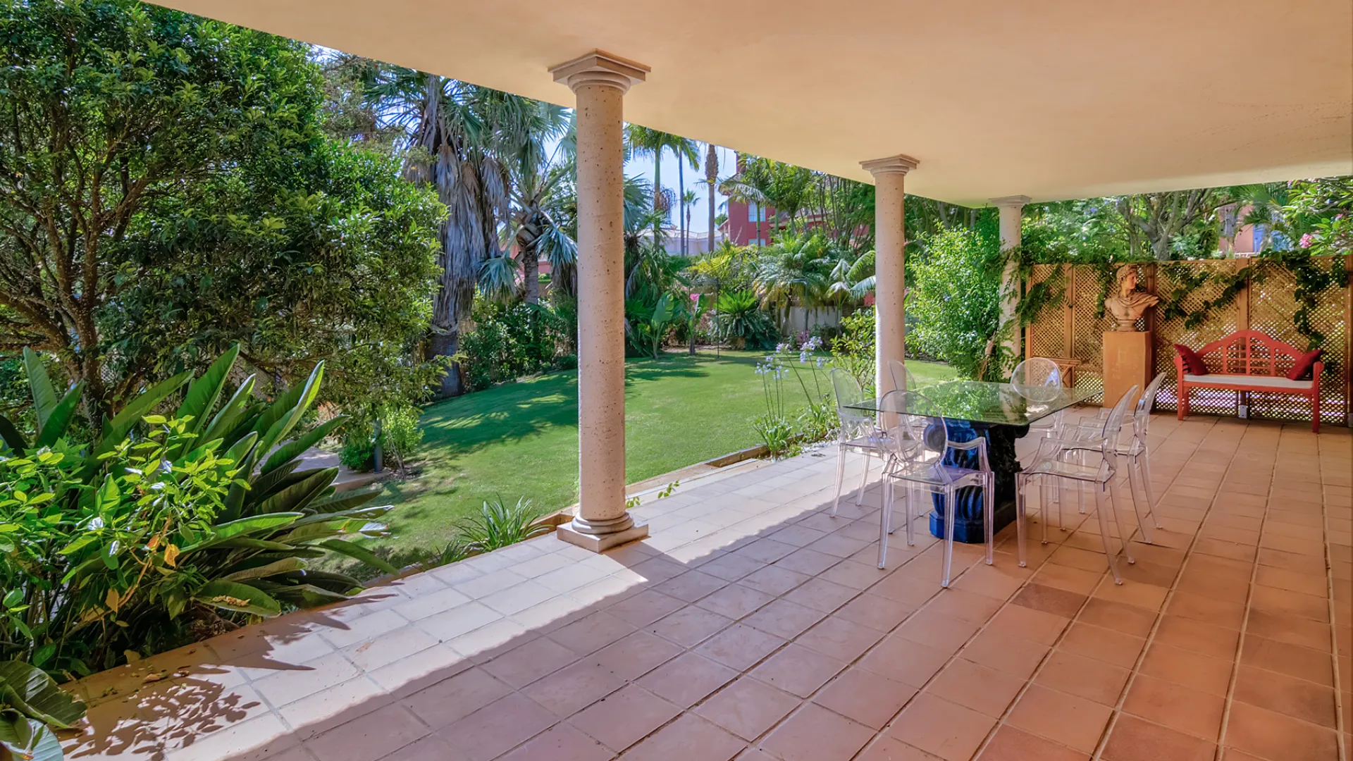 Comprar villa en Zona B con 5 dormitorios