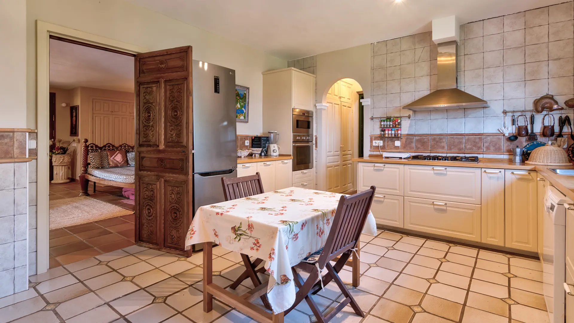 Comprar villa en Zona B con 5 dormitorios