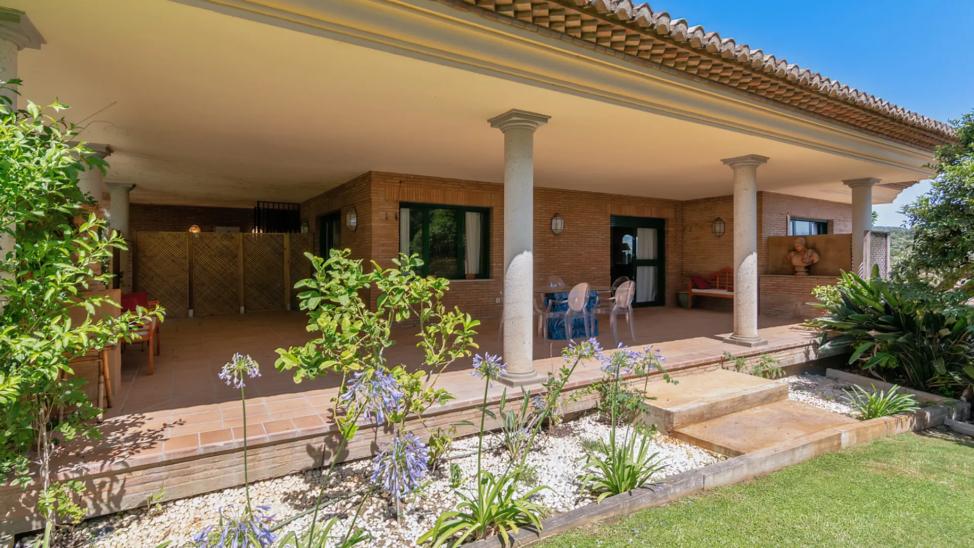 Comprar villa en Zona B con 5 dormitorios