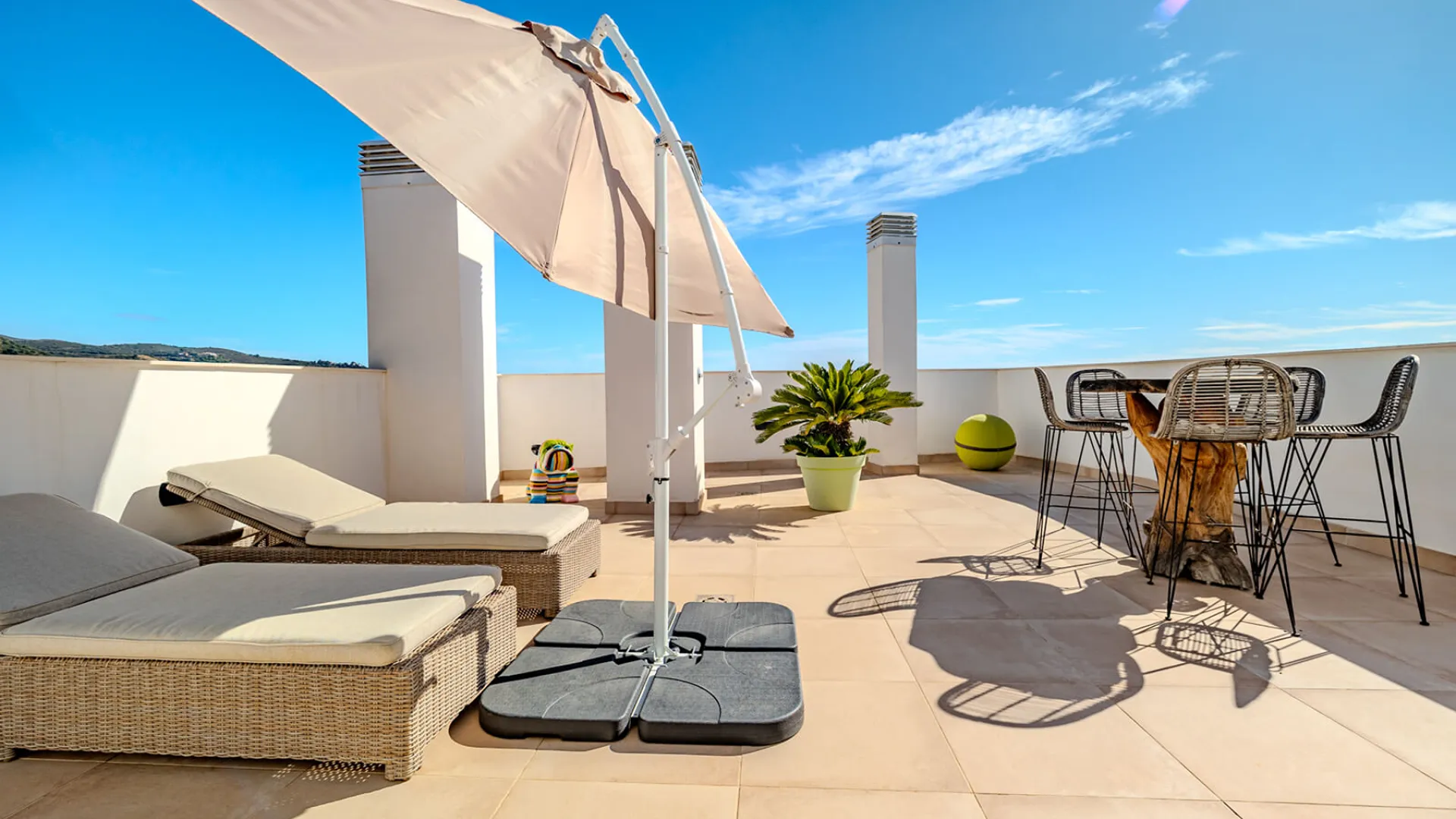 Comprar atico duplex en Los Altos de los Monteros