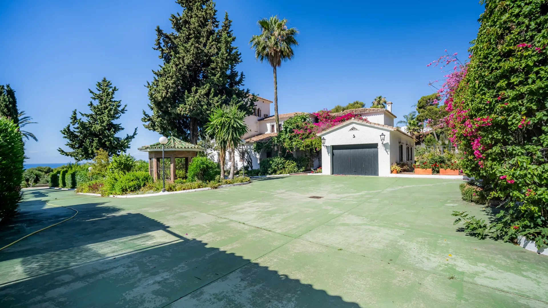 For sale Cascada de Camojan villa with 8 bedrooms