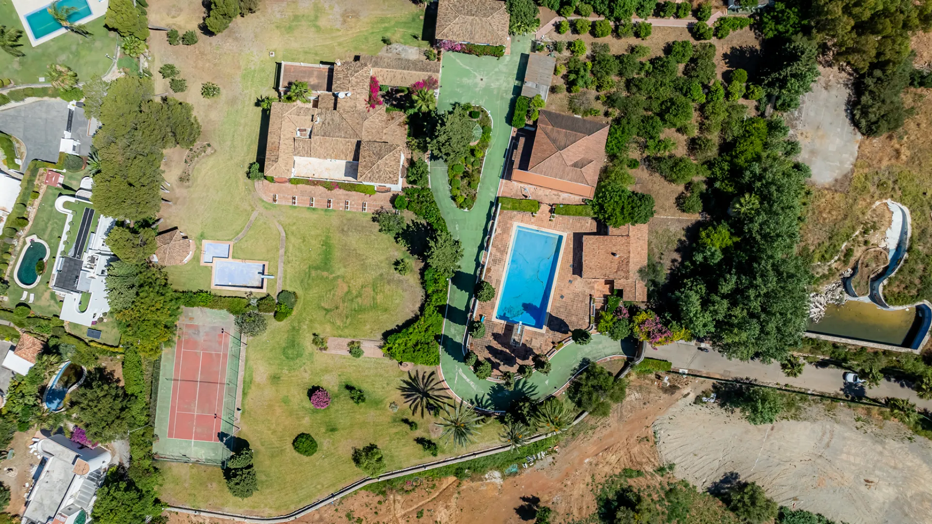 For sale Cascada de Camojan villa with 8 bedrooms
