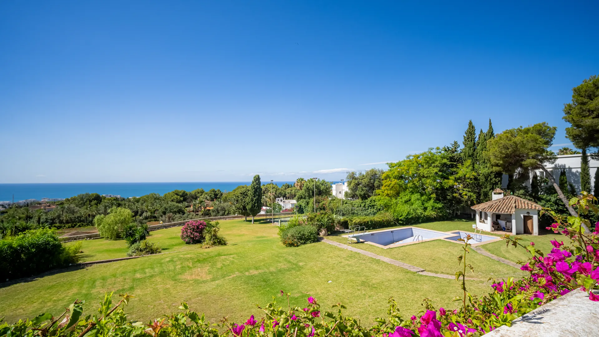 For sale Cascada de Camojan villa with 8 bedrooms