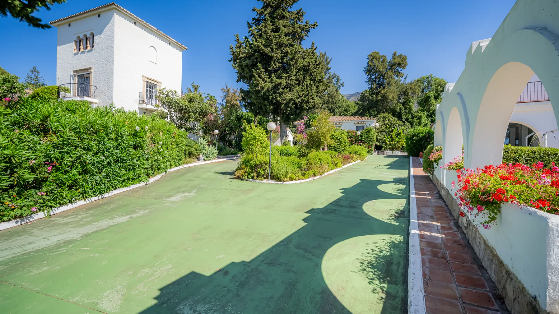 For sale Cascada de Camojan villa with 8 bedrooms