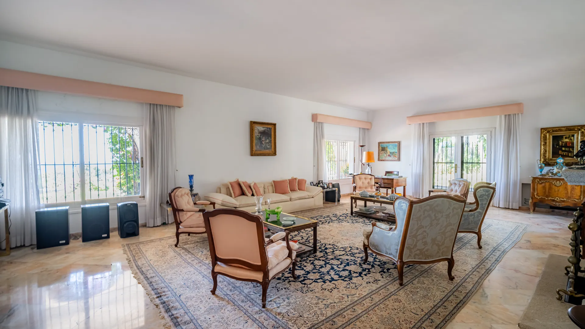 For sale Cascada de Camojan villa with 8 bedrooms