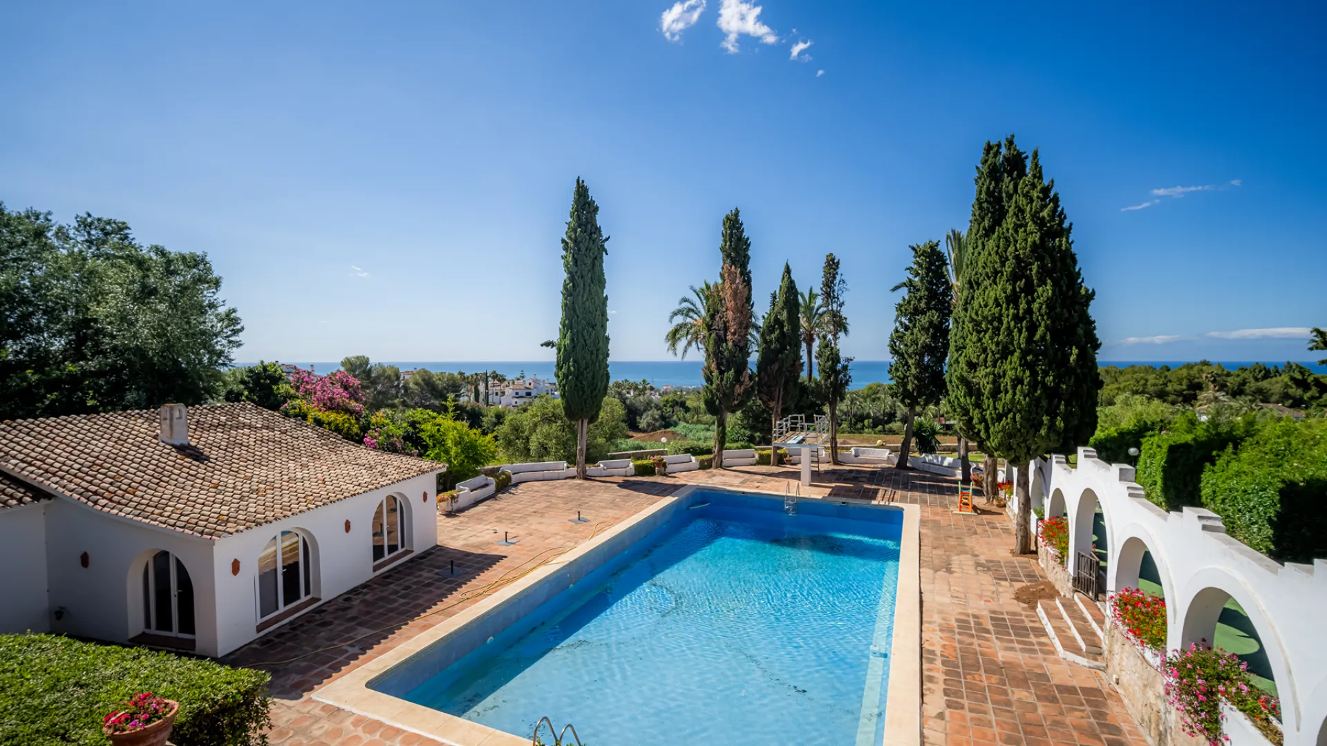 For sale Cascada de Camojan villa with 8 bedrooms