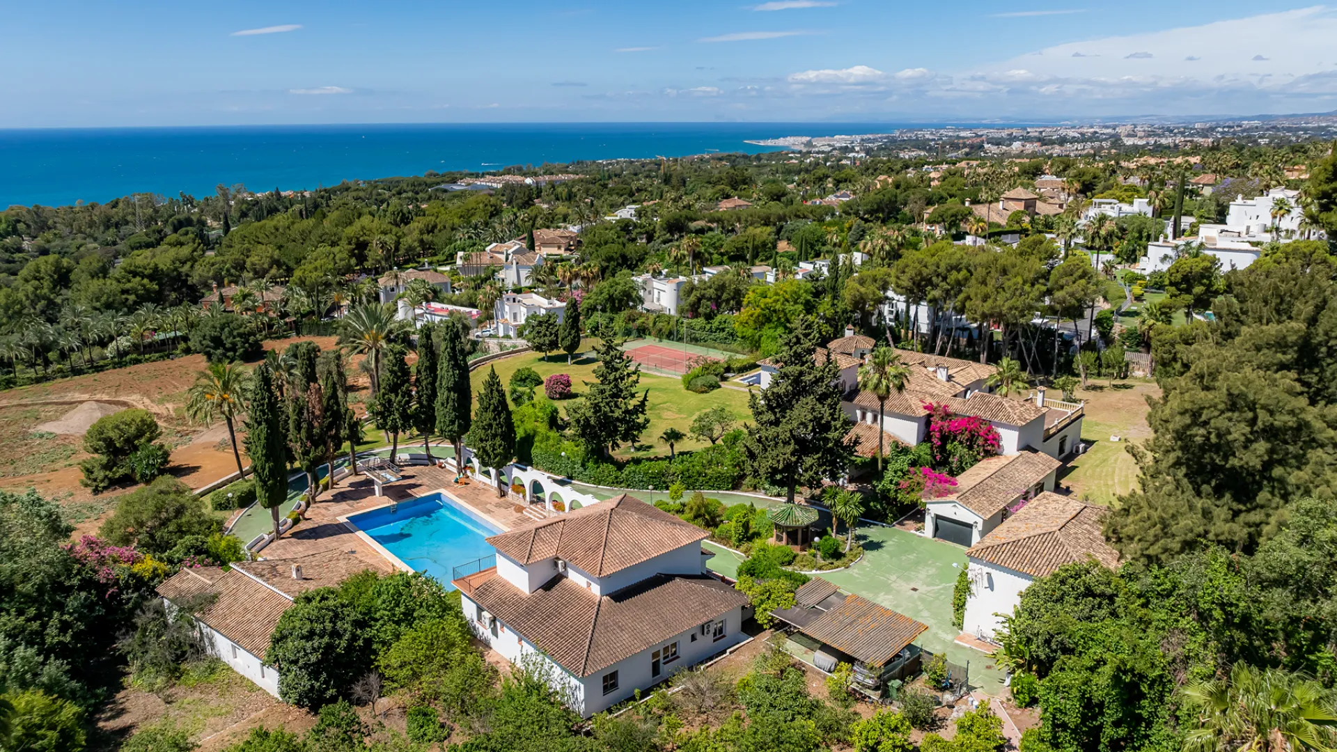 For sale Cascada de Camojan villa with 8 bedrooms