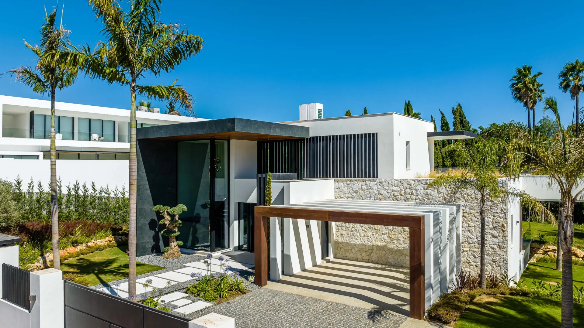 Nueva Andalucia villa for sale