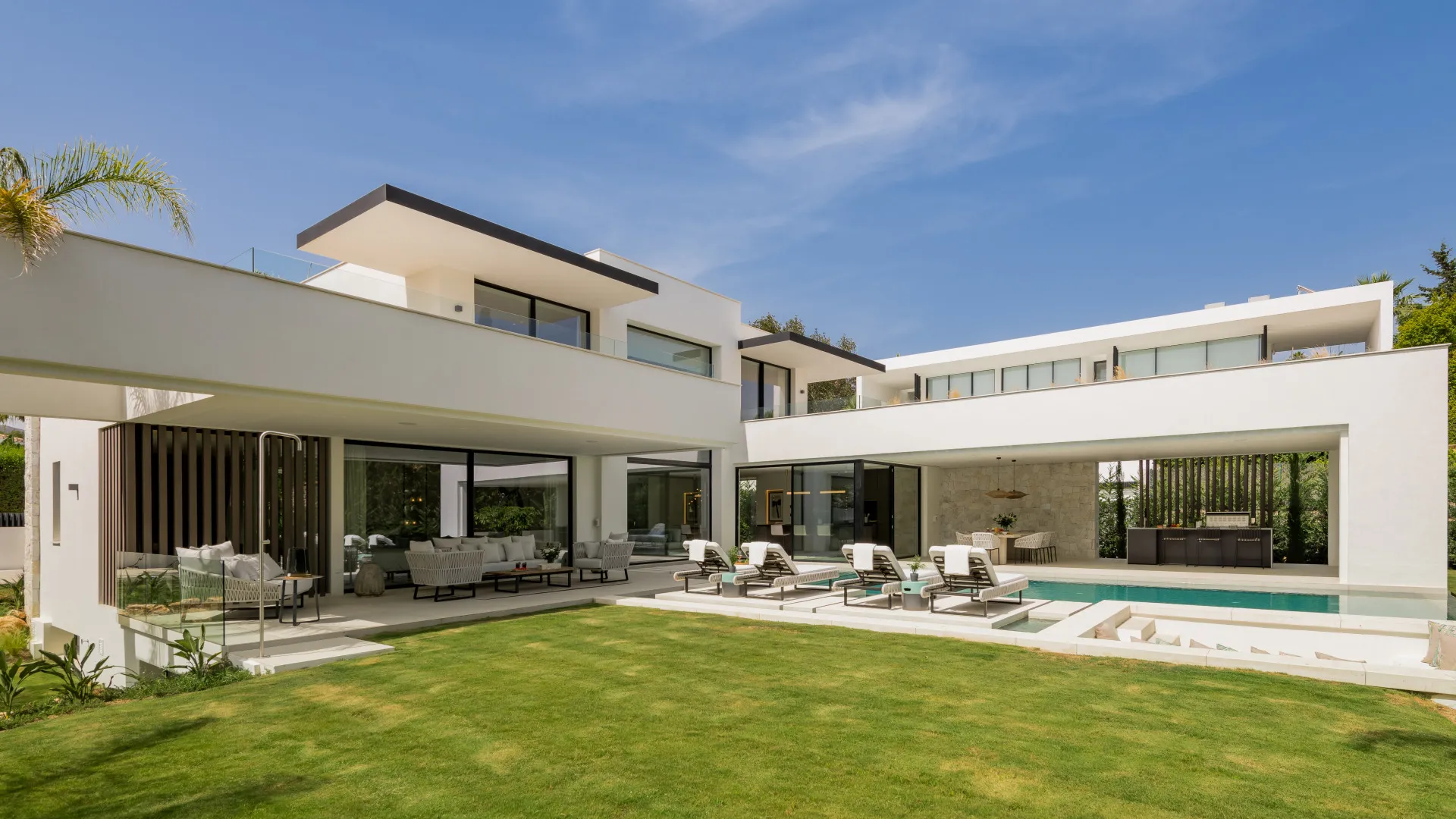 Nueva Andalucia villa for sale