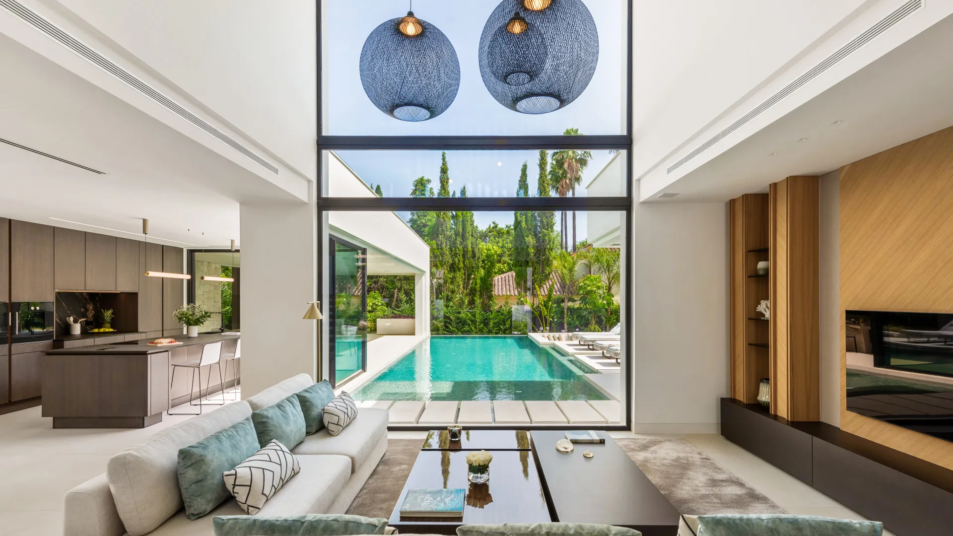 Nueva Andalucia villa for sale