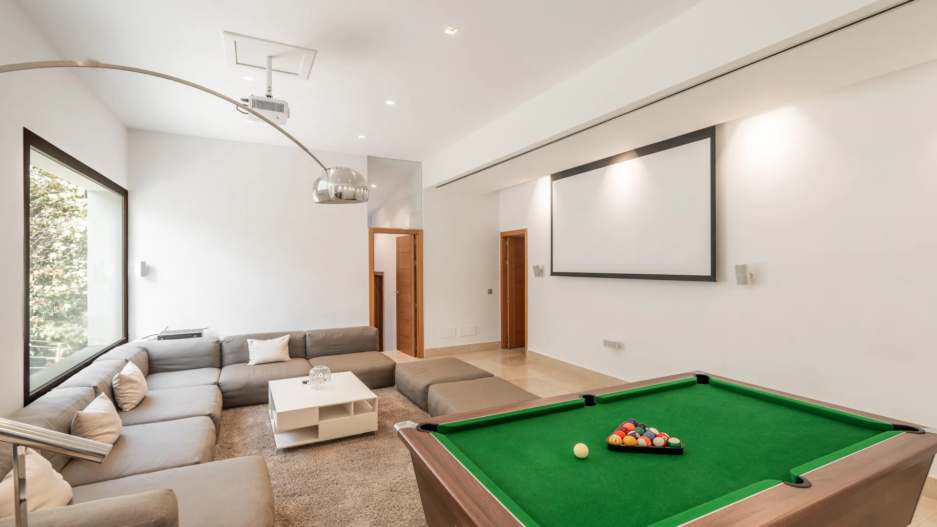 Buy villa in Nueva Andalucia