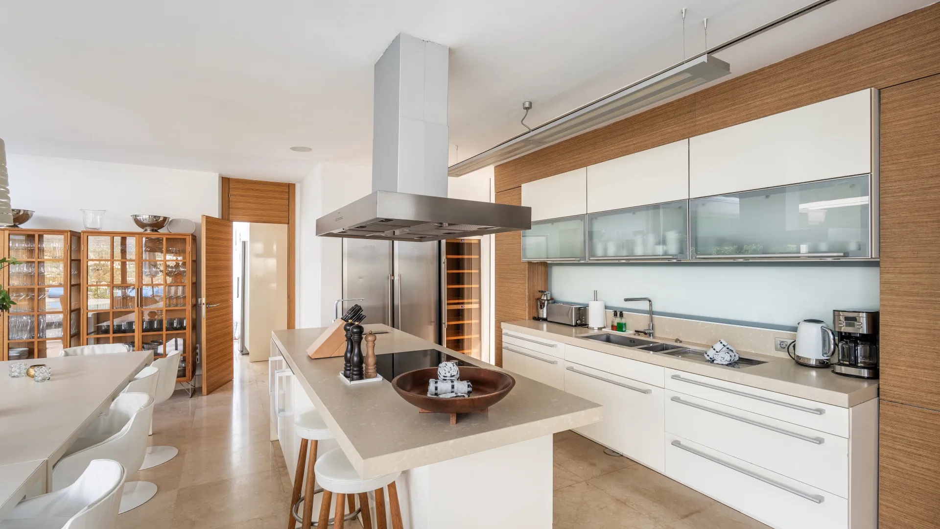 Buy villa in Nueva Andalucia