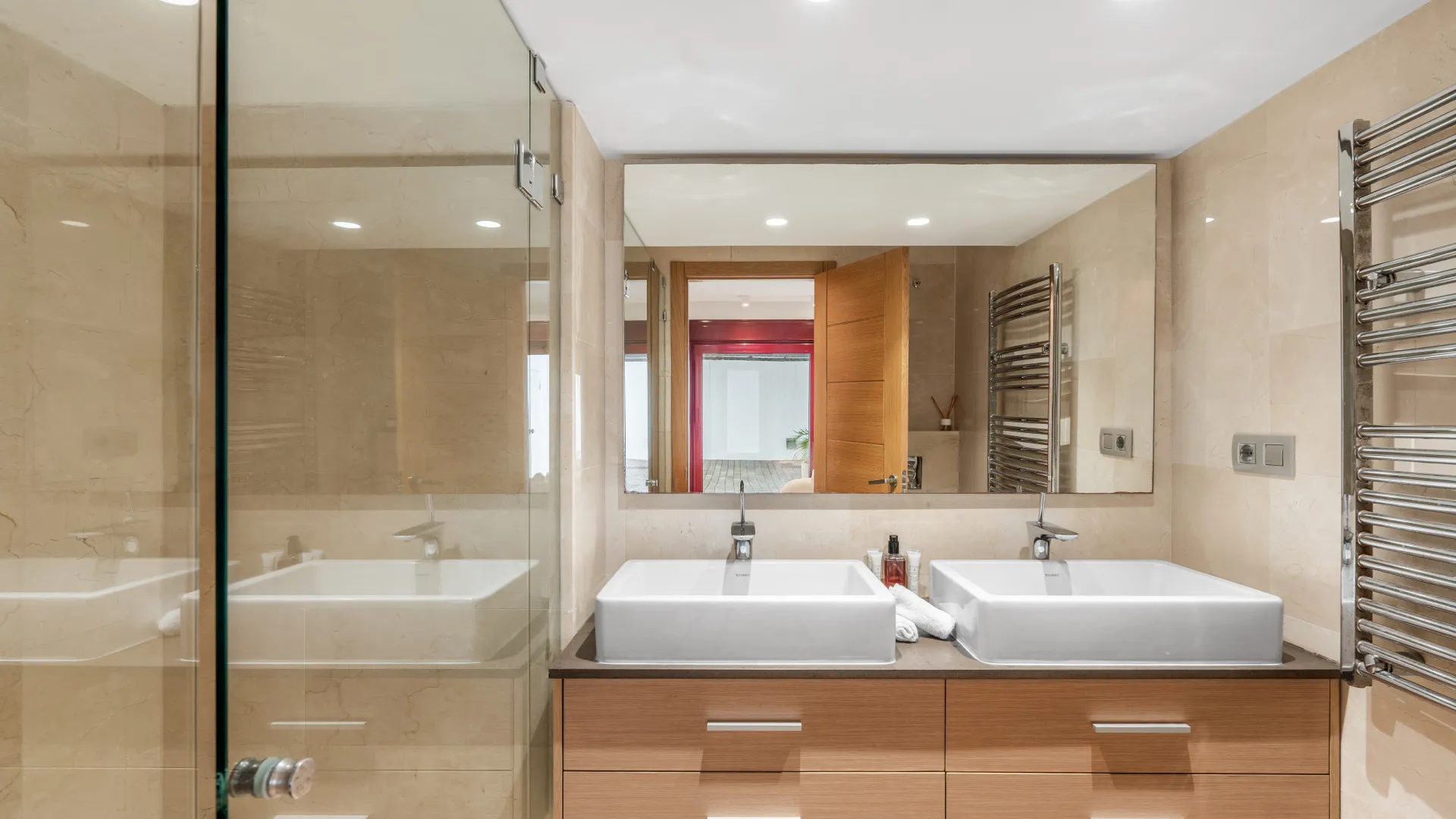 Buy villa in Nueva Andalucia