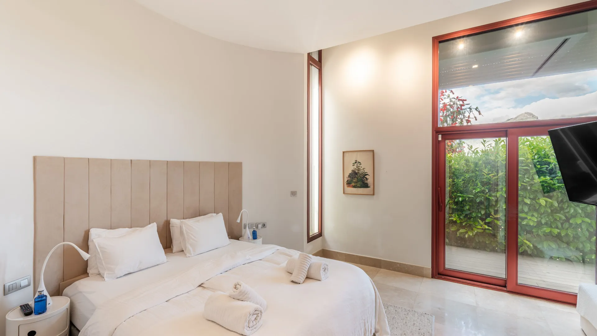 Buy villa in Nueva Andalucia