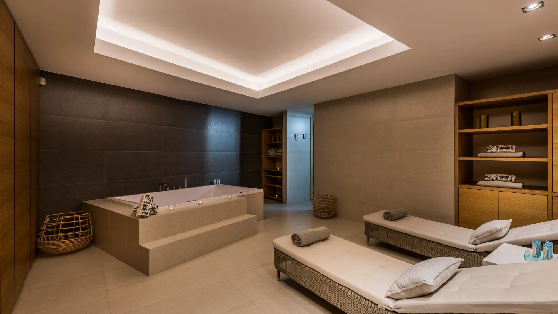 For sale villa with 6 bedrooms in Costabella