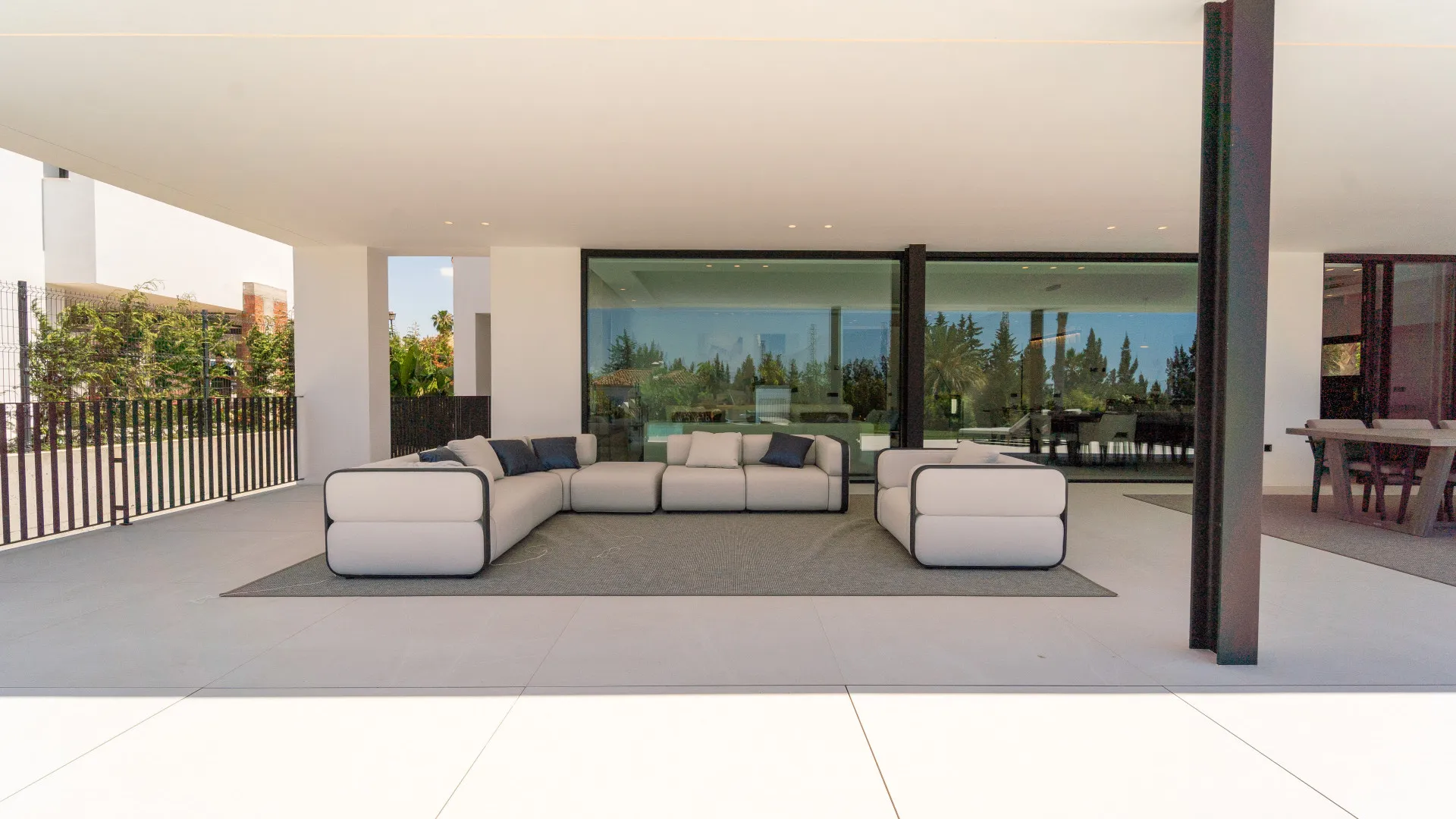 For sale villa with 5 bedrooms in Los Naranjos Golf