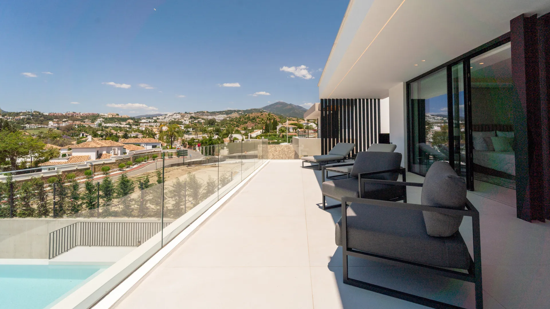 For sale villa with 5 bedrooms in Los Naranjos Golf