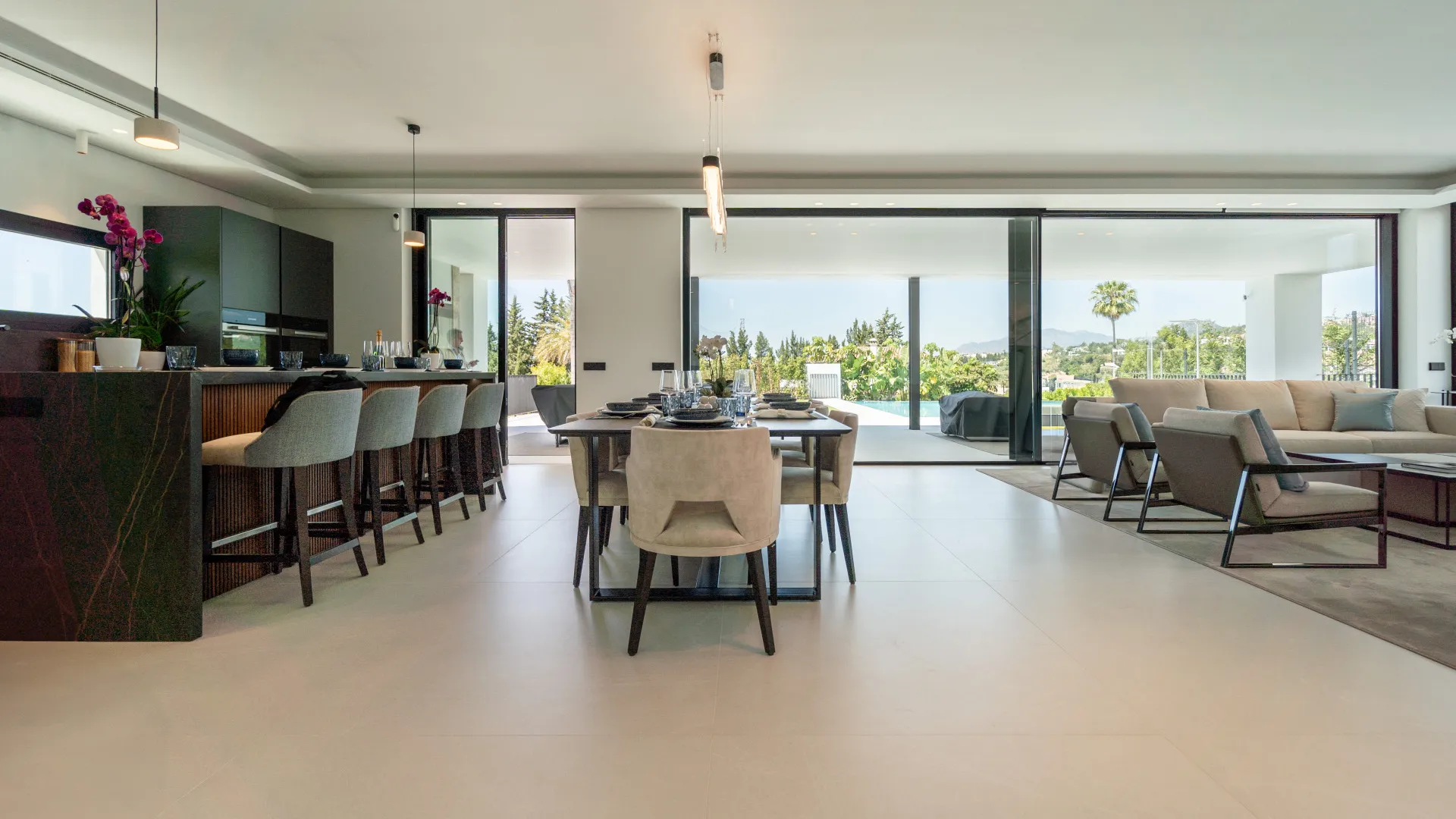 For sale villa with 5 bedrooms in Los Naranjos Golf