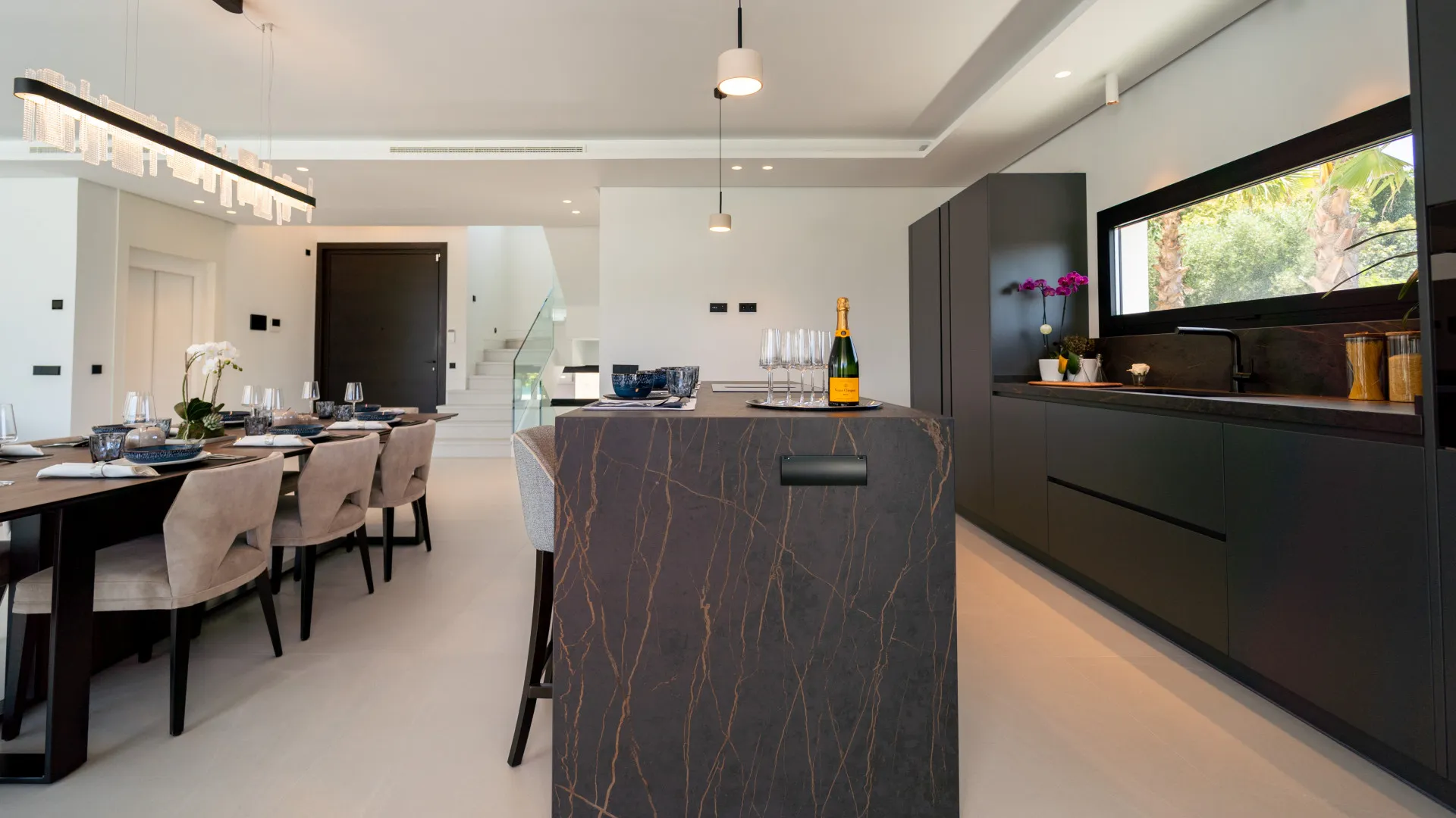 For sale villa with 5 bedrooms in Los Naranjos Golf