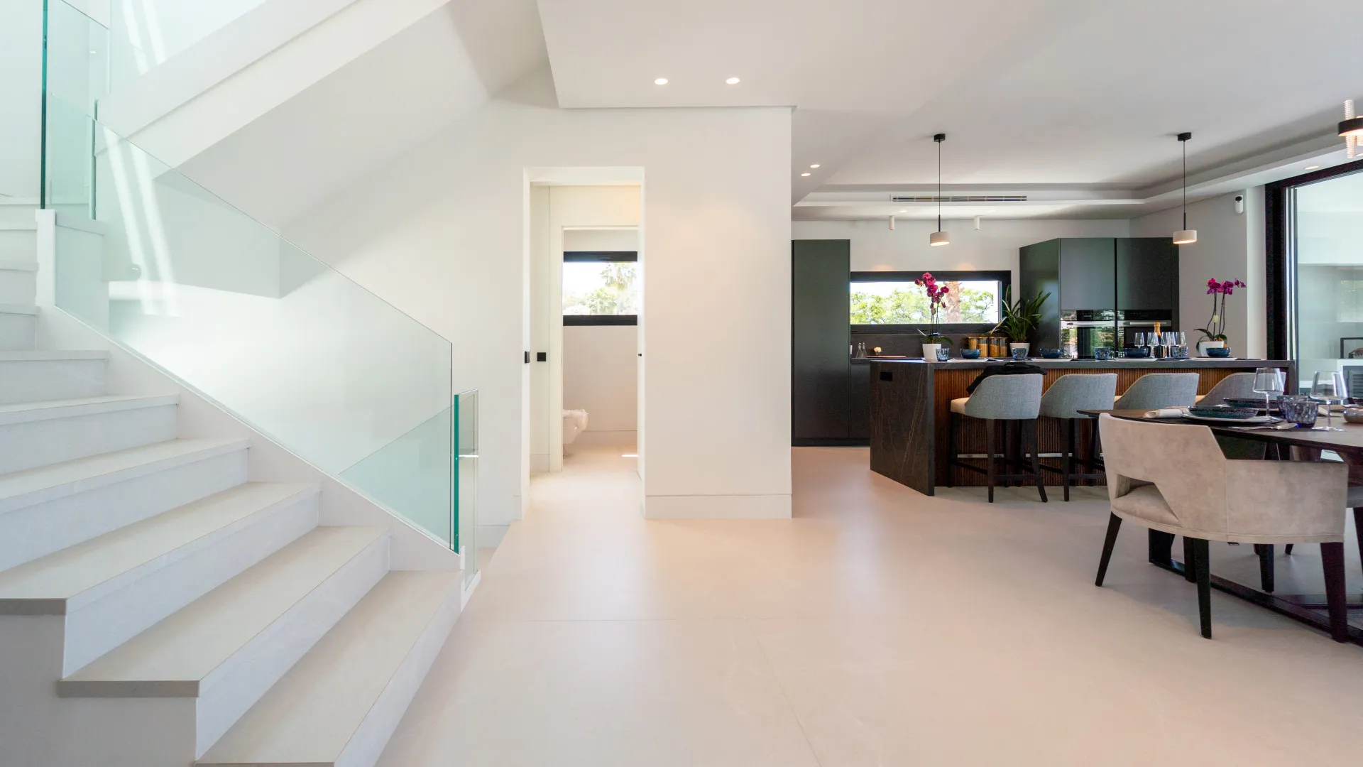 For sale villa with 5 bedrooms in Los Naranjos Golf