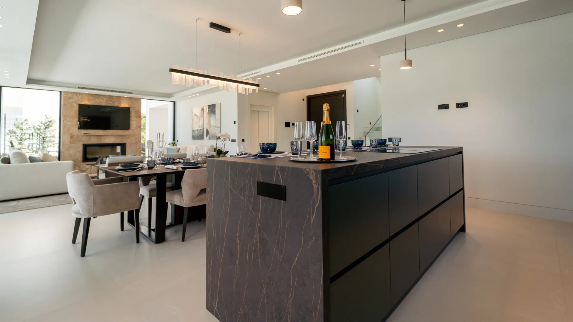 For sale villa with 5 bedrooms in Los Naranjos Golf