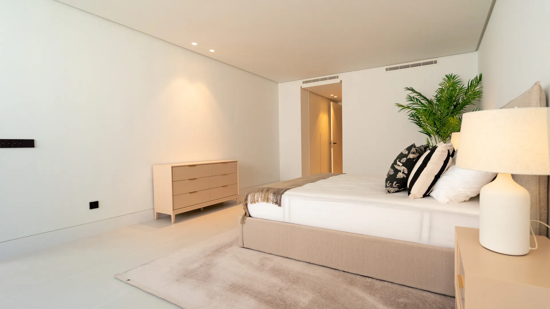 For sale villa with 5 bedrooms in Los Naranjos Golf