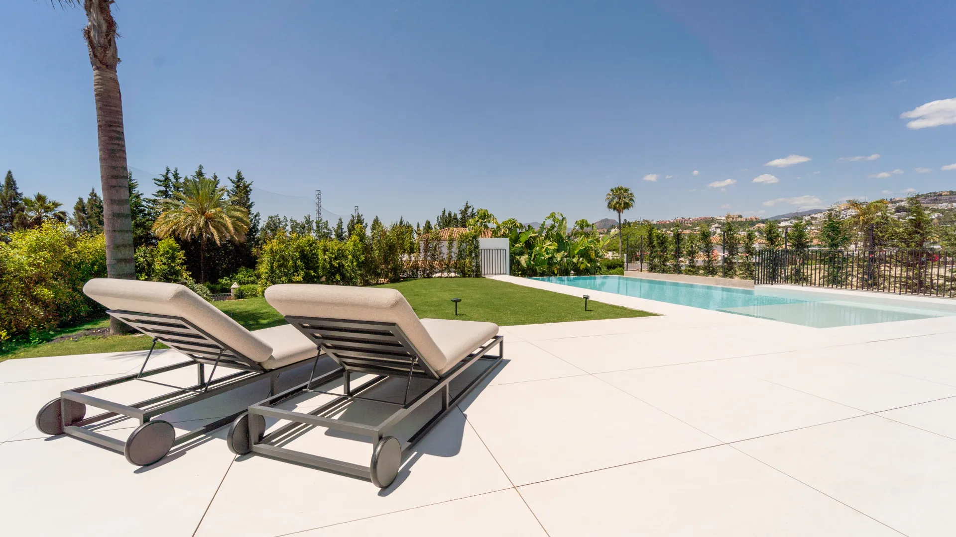 For sale villa with 5 bedrooms in Los Naranjos Golf