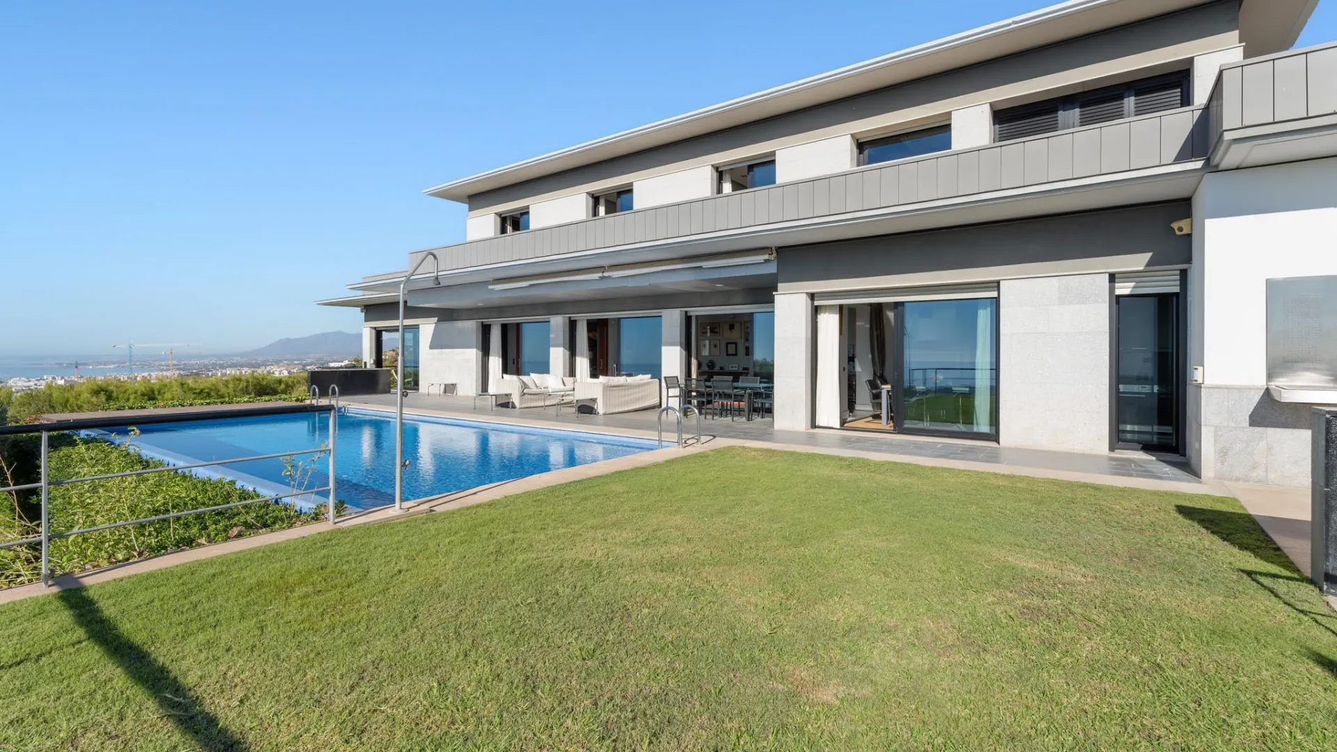 Los Altos de los Monteros, villa a la venta