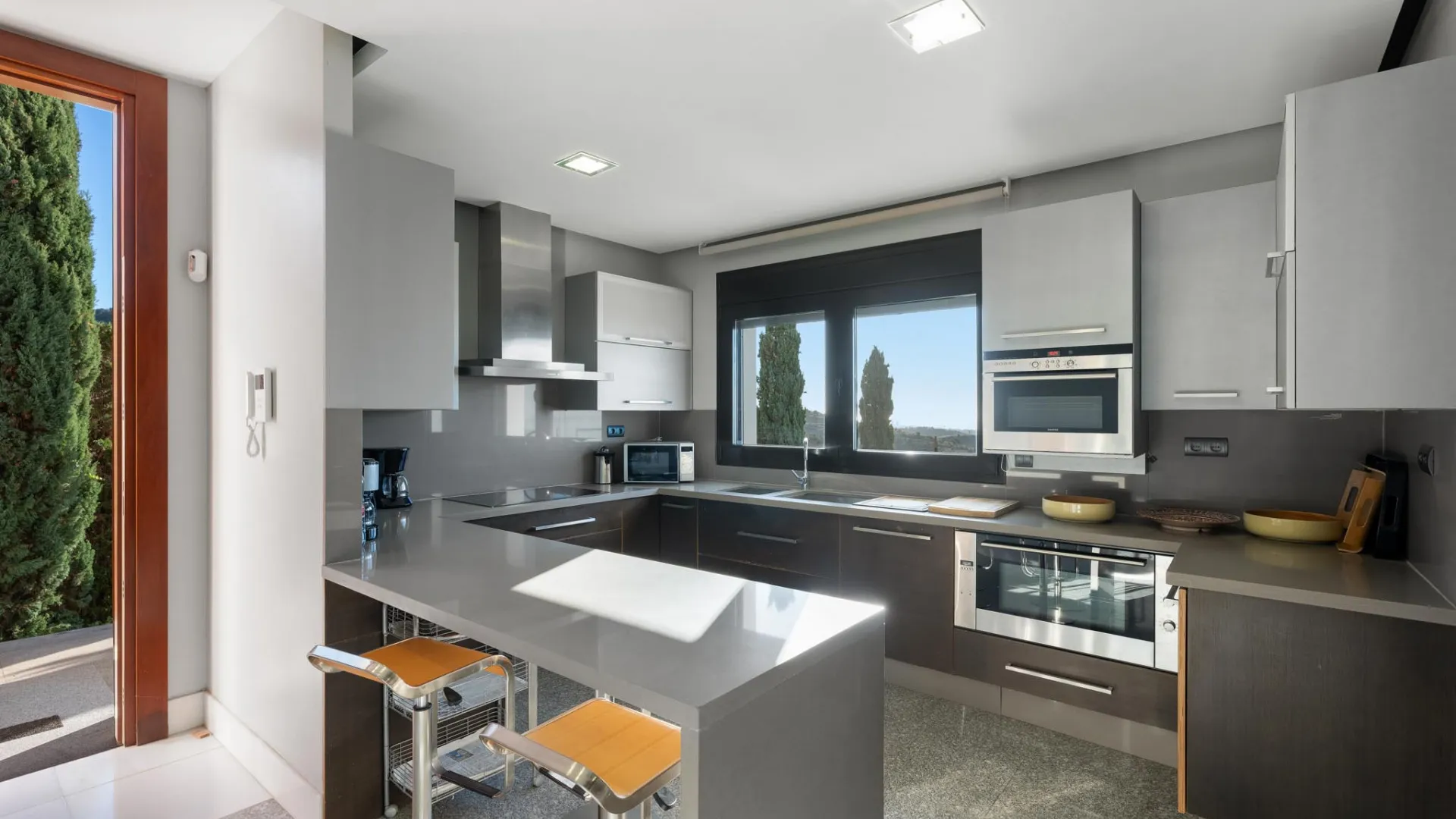 Los Altos de los Monteros, villa a la venta