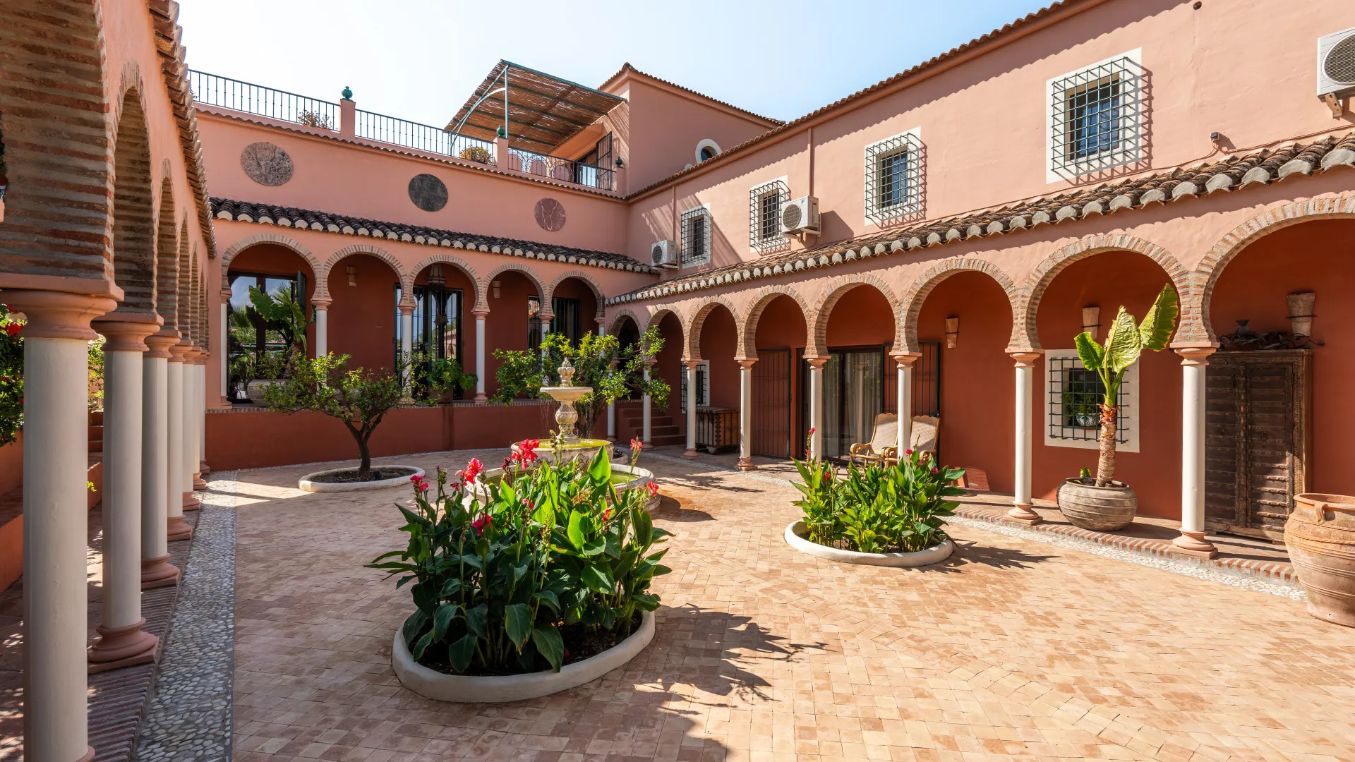 Finca de 5 dormitorios en venta en Comares