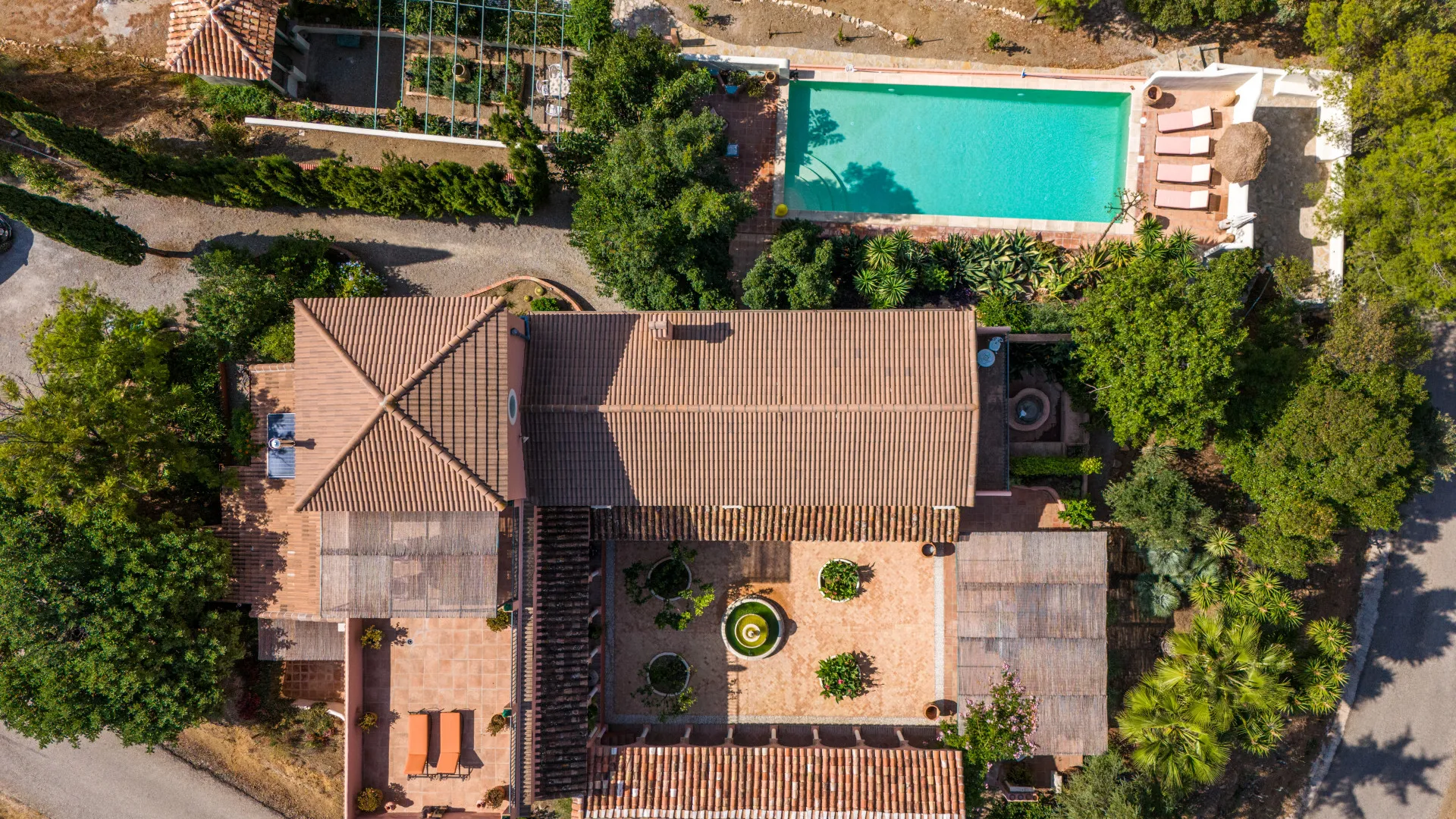 Finca de 5 dormitorios en venta en Comares