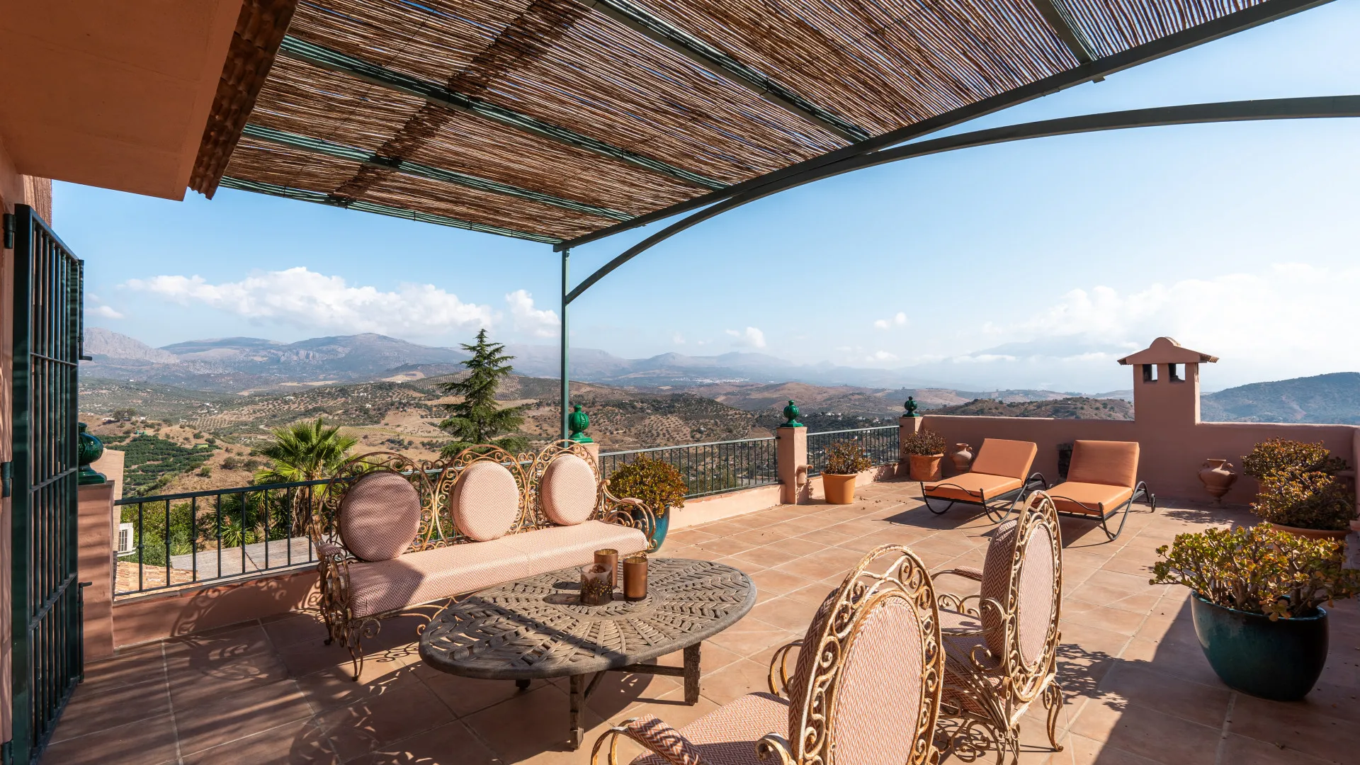 Finca de 5 dormitorios en venta en Comares